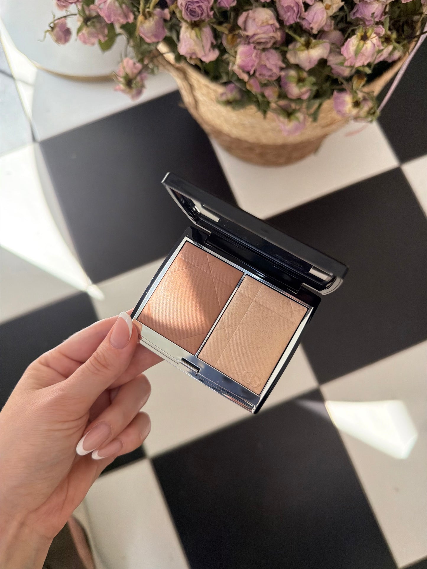 DIOR Rouge Blush Colour & Glow (100)
Multi-Use Face Palette – Color and Highlighter Duo