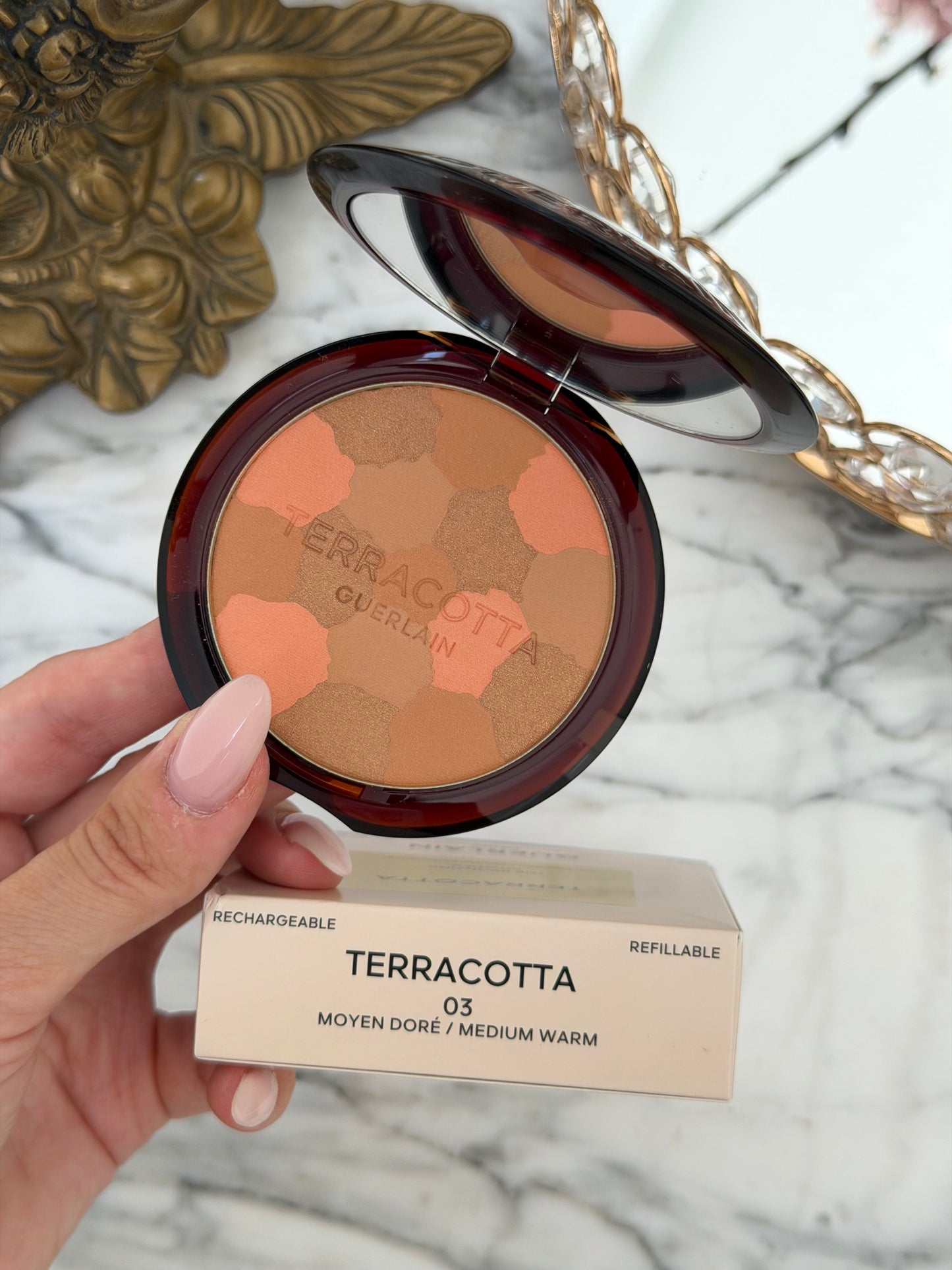 GUERLAIN Terracotta Light The Sun-Kissed Natural Healthy Glow Powder (03)
Soft & Blushing Long-Lasting