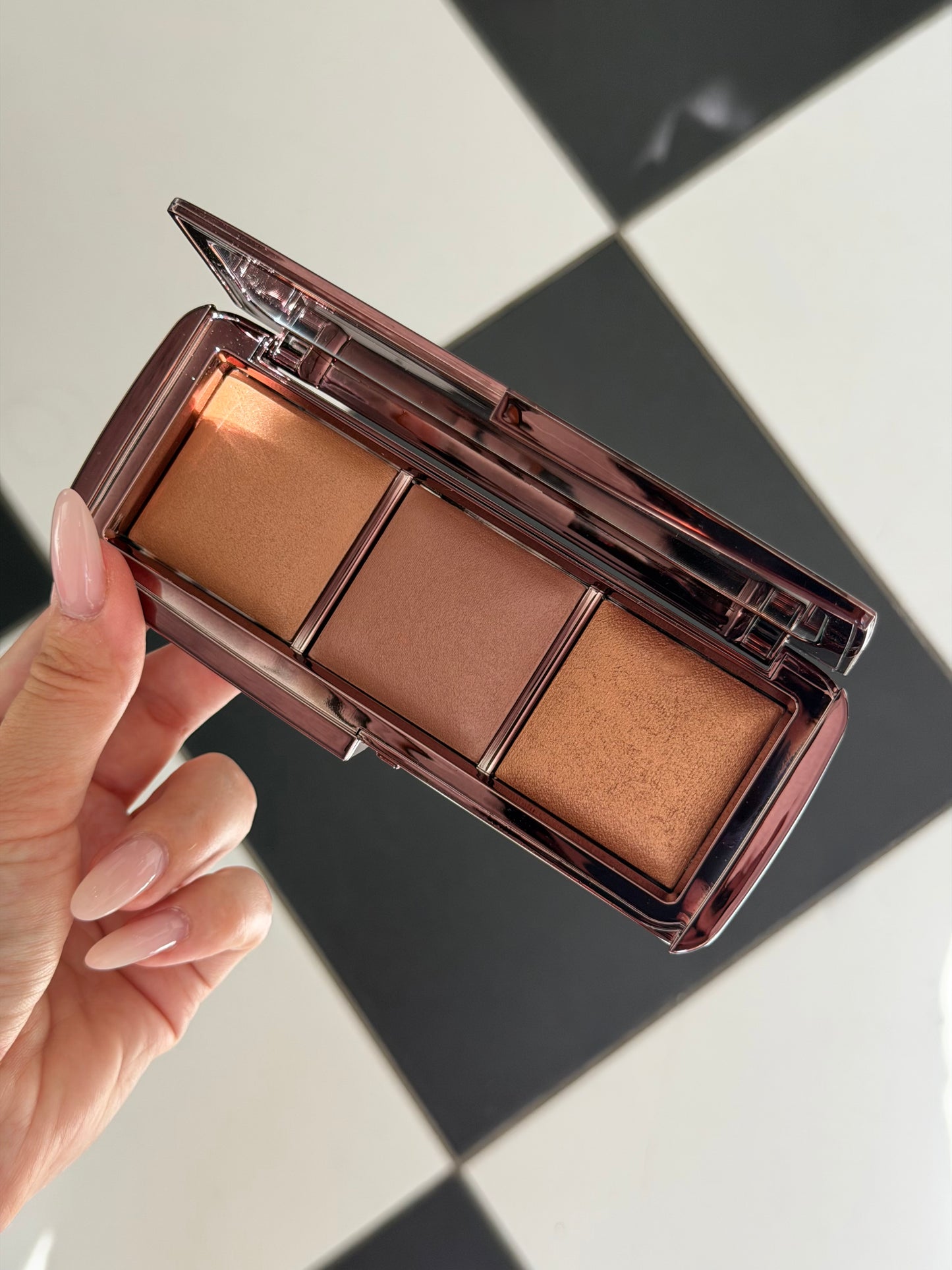 HOURGLASS Ambient Lighting Palette - Volume III