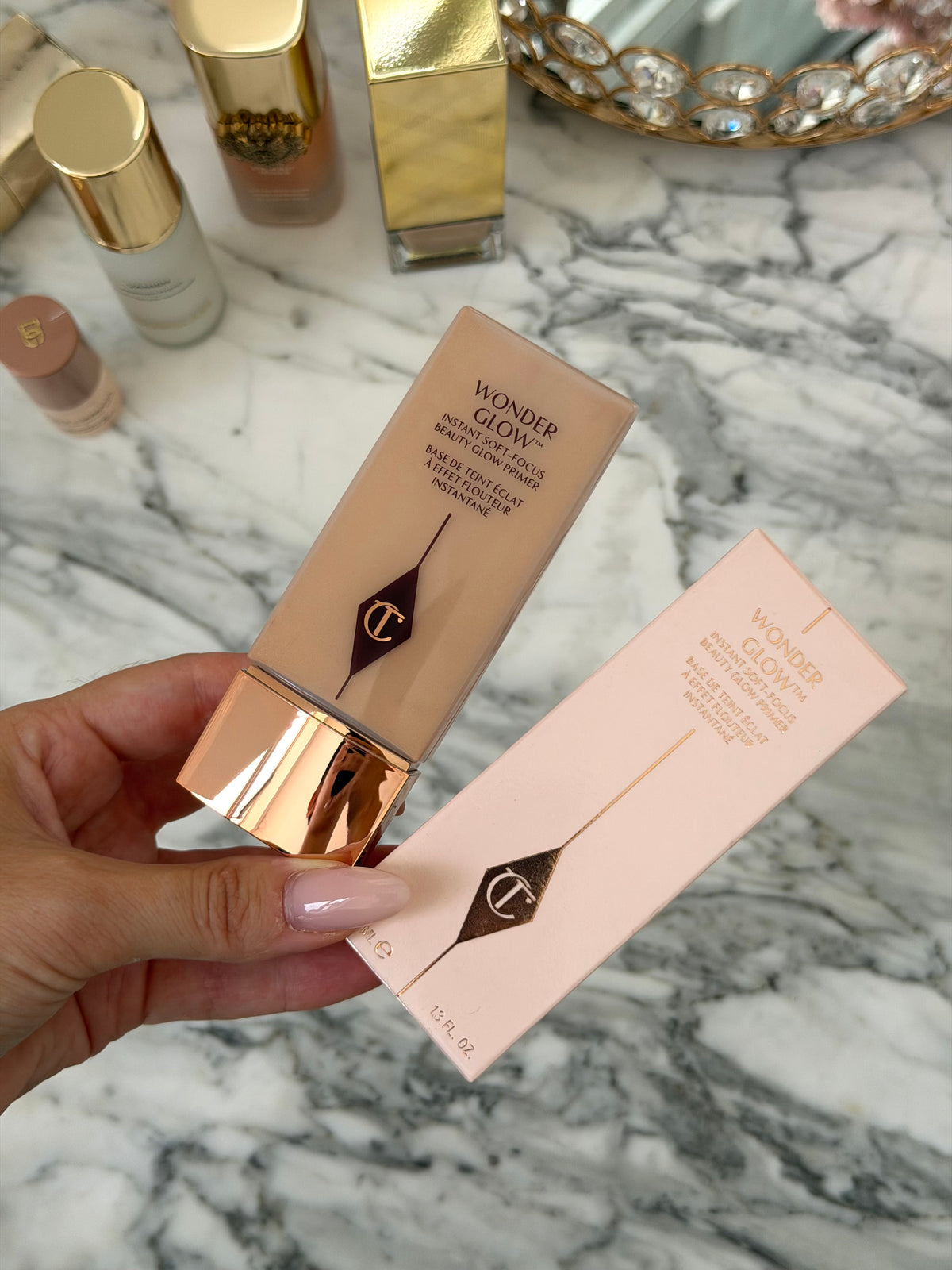 CHARLOTTE TILBURY
WonderGlow Primer
Instant Soft-Focus Beauty Glow