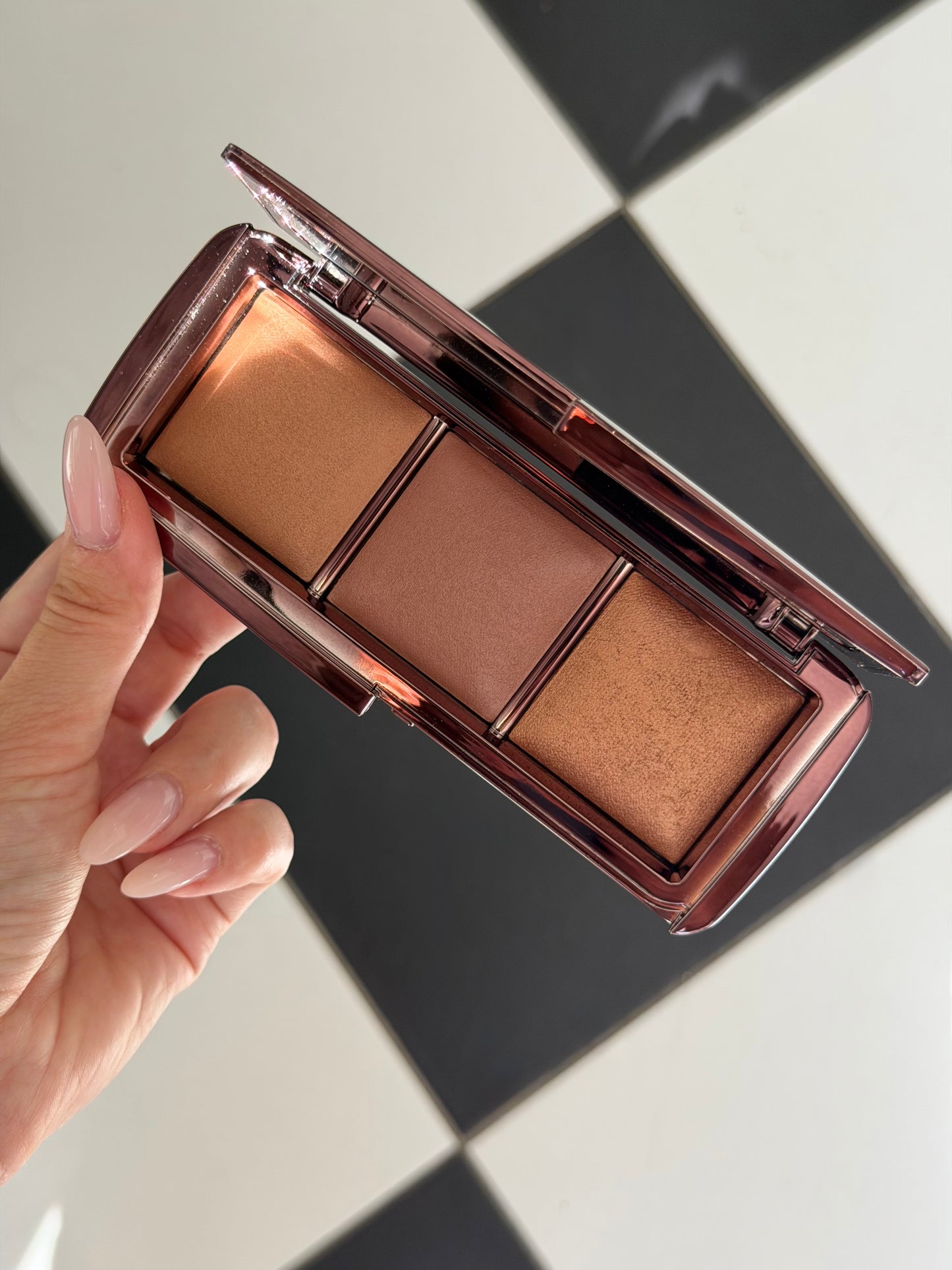 HOURGLASS Ambient Lighting Palette - Volume III