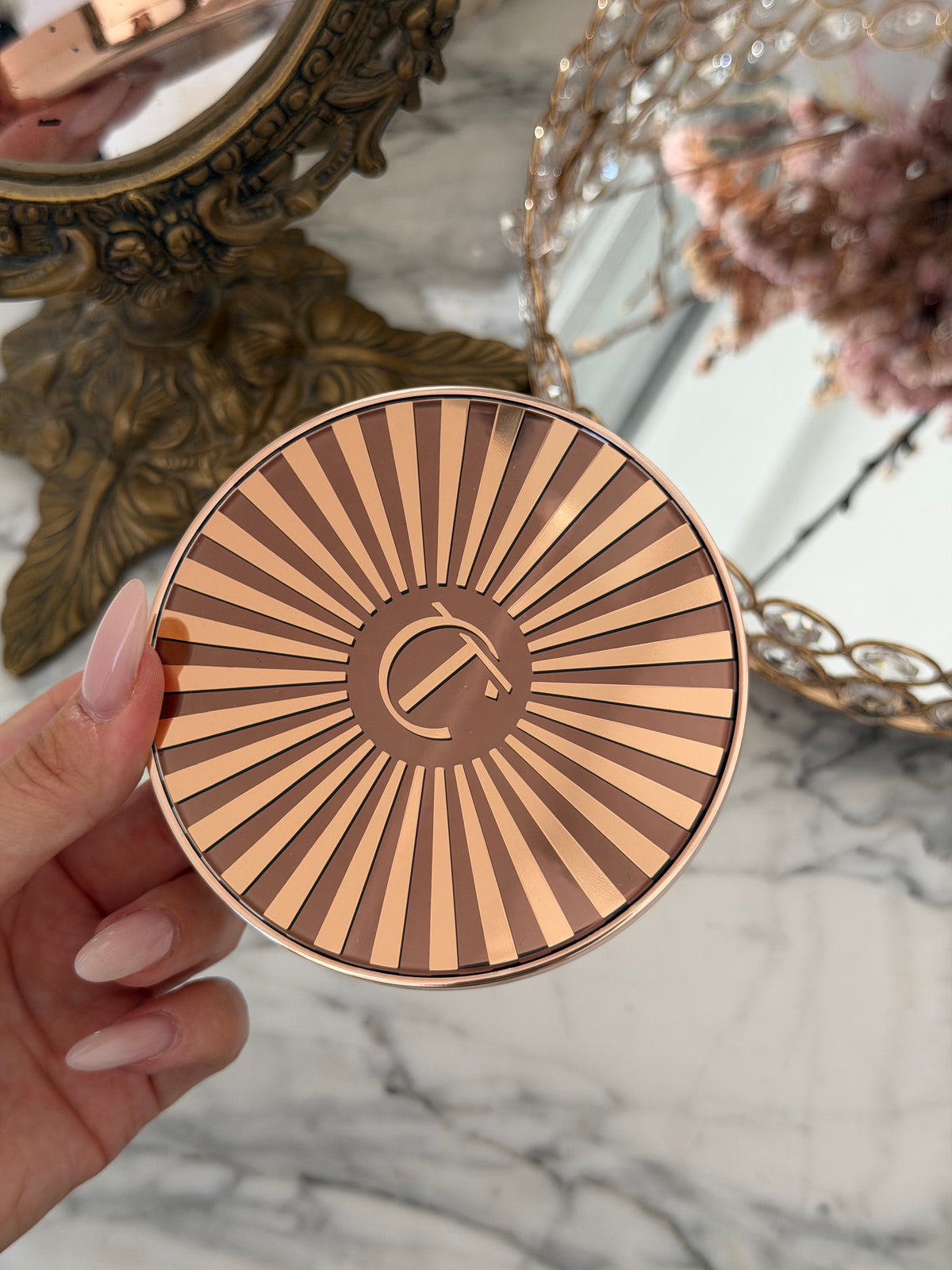 CHARLOTTE TILBURY Beautiful Skin Sun-Kissed Glow Bronzer (4)
Face & Body