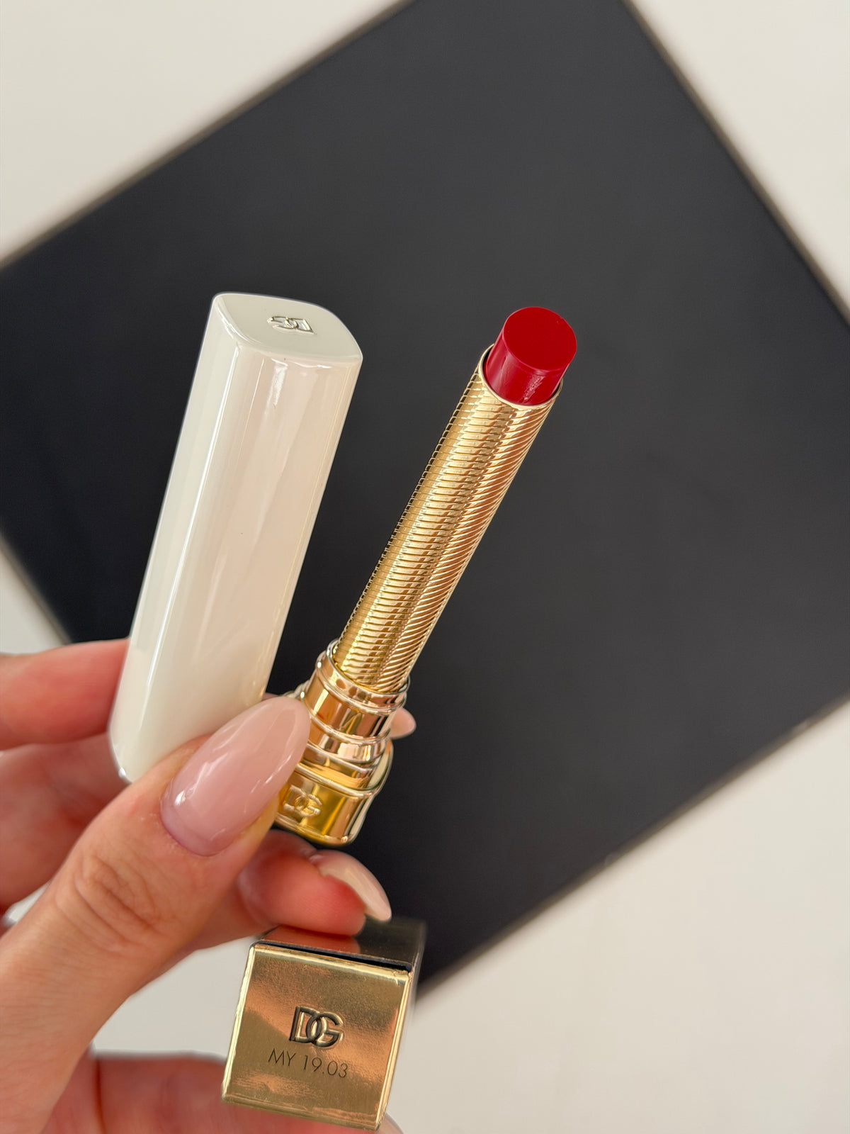 DOLCE&GABBANA My Juicy Sheer Lipstick - My 19.03
Instant Shine & Hydration Lip Stylo