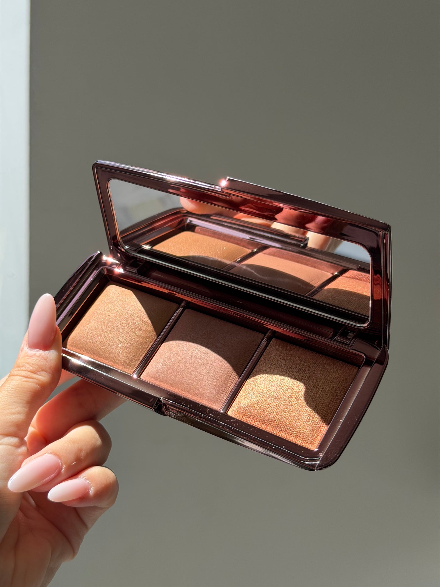 HOURGLASS Ambient Lighting Palette - Volume III