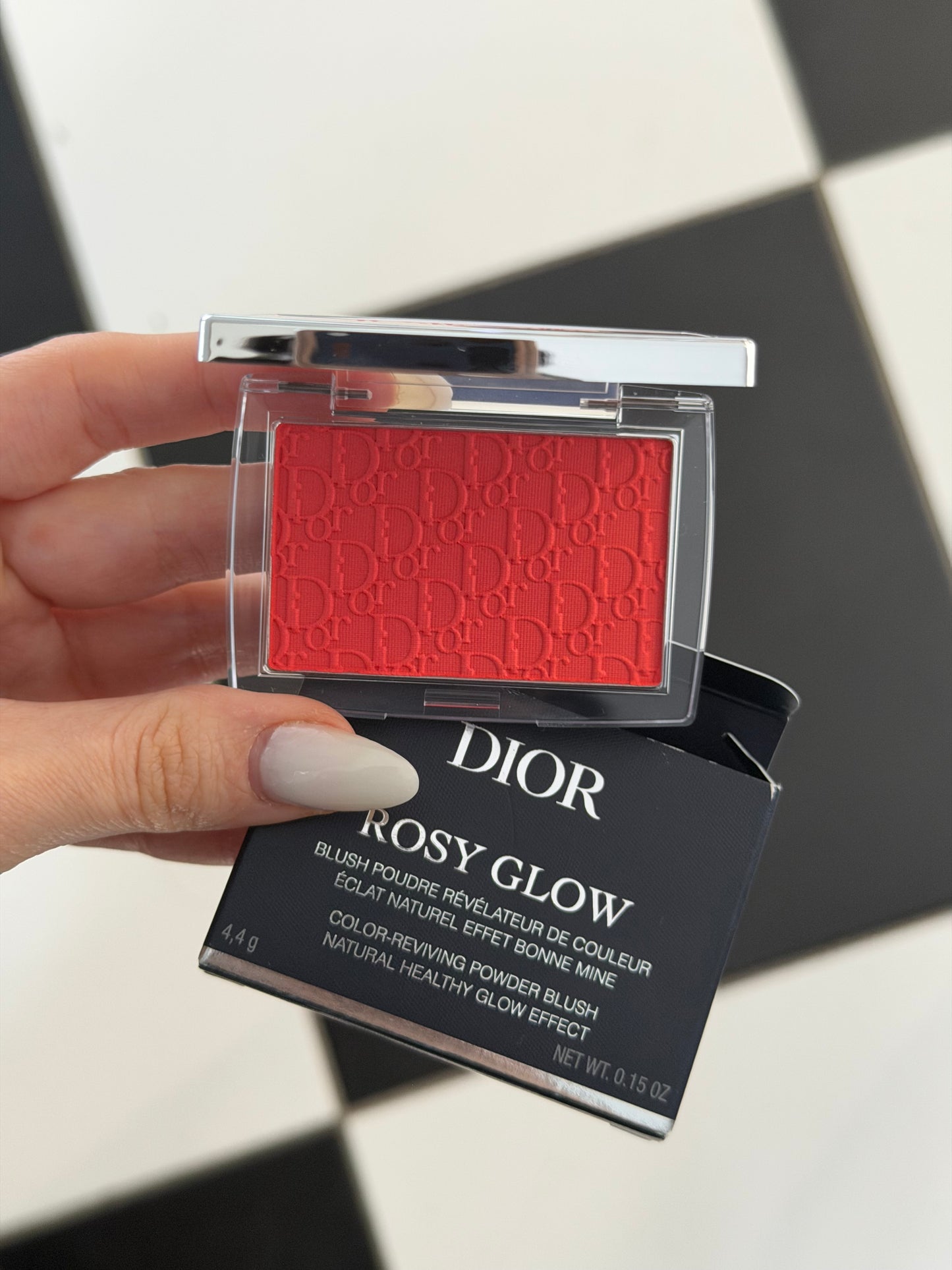 DIOR Rosy Glow (015 Cherry)
Color-Awakening Blush - Natural Healthy Glow Effect