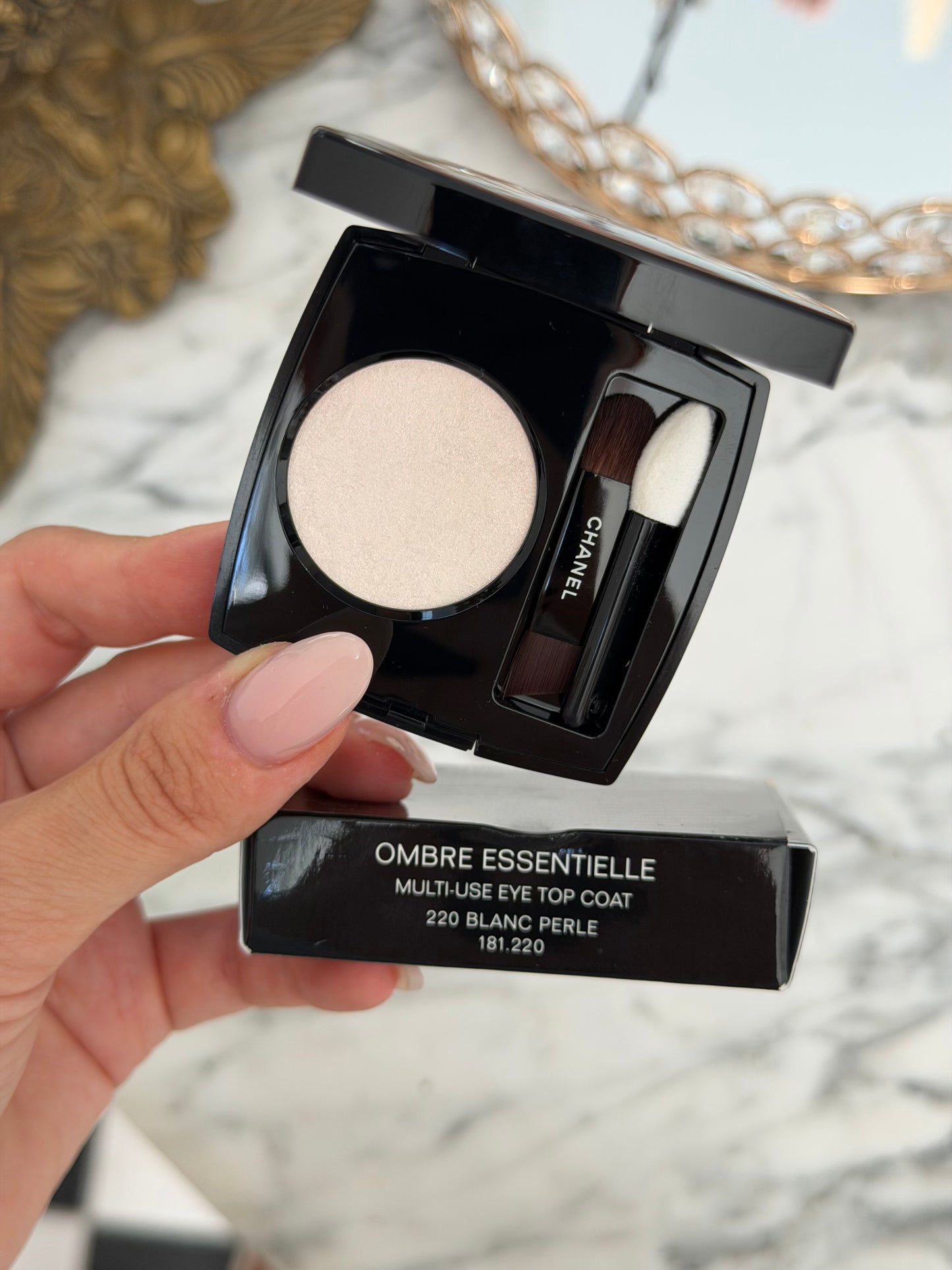 CHANEL Ombre Essentielle Multi-Use Longwearing Eyeshadow (220)