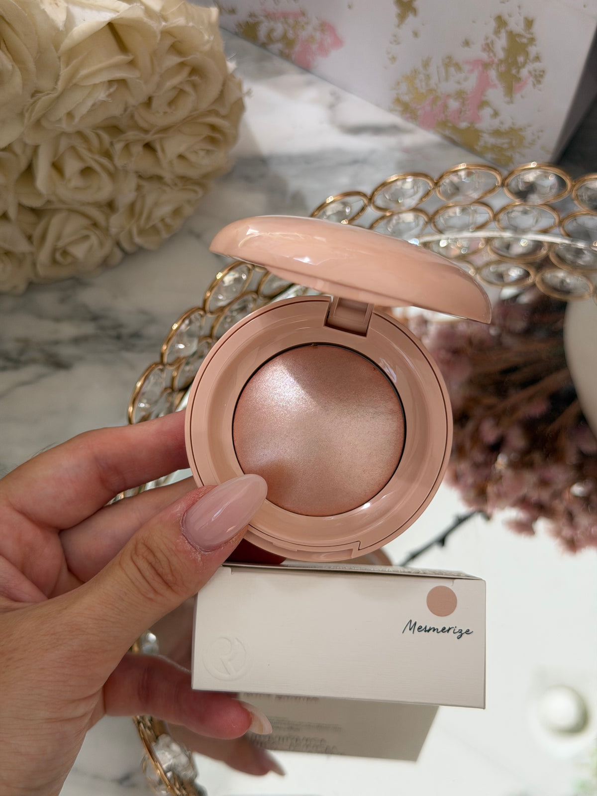 RARE BEAUTY Positive Light Silky Touch Highlighter - Mesmerize