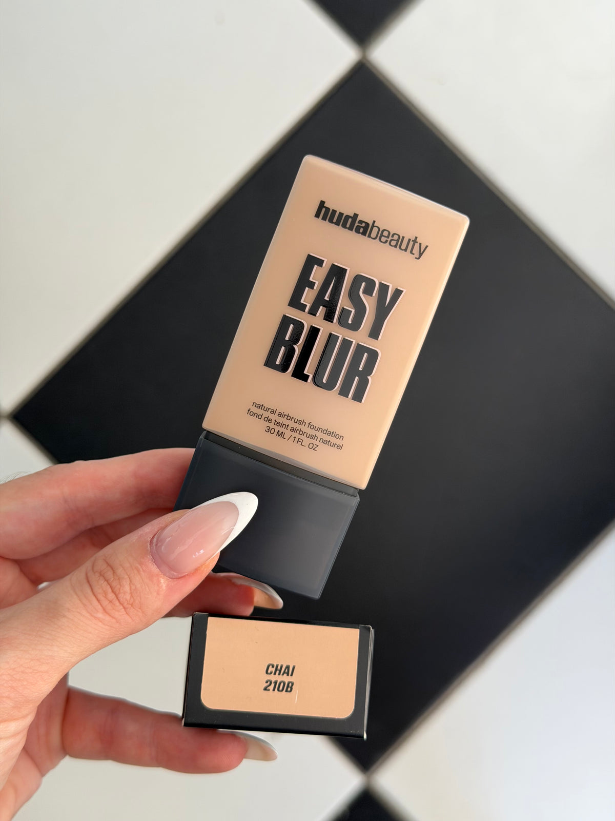 HUDA BEAUTY Easy Blur Natural Airbrush Foundation - Chai 210B