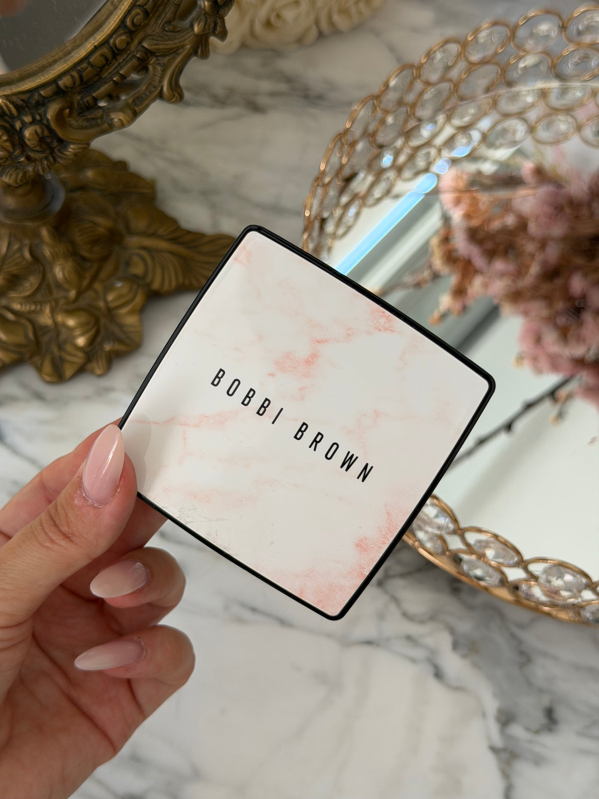 BOBBI BROWN
Sheer Finish Blurring Powder - Pearl Pink