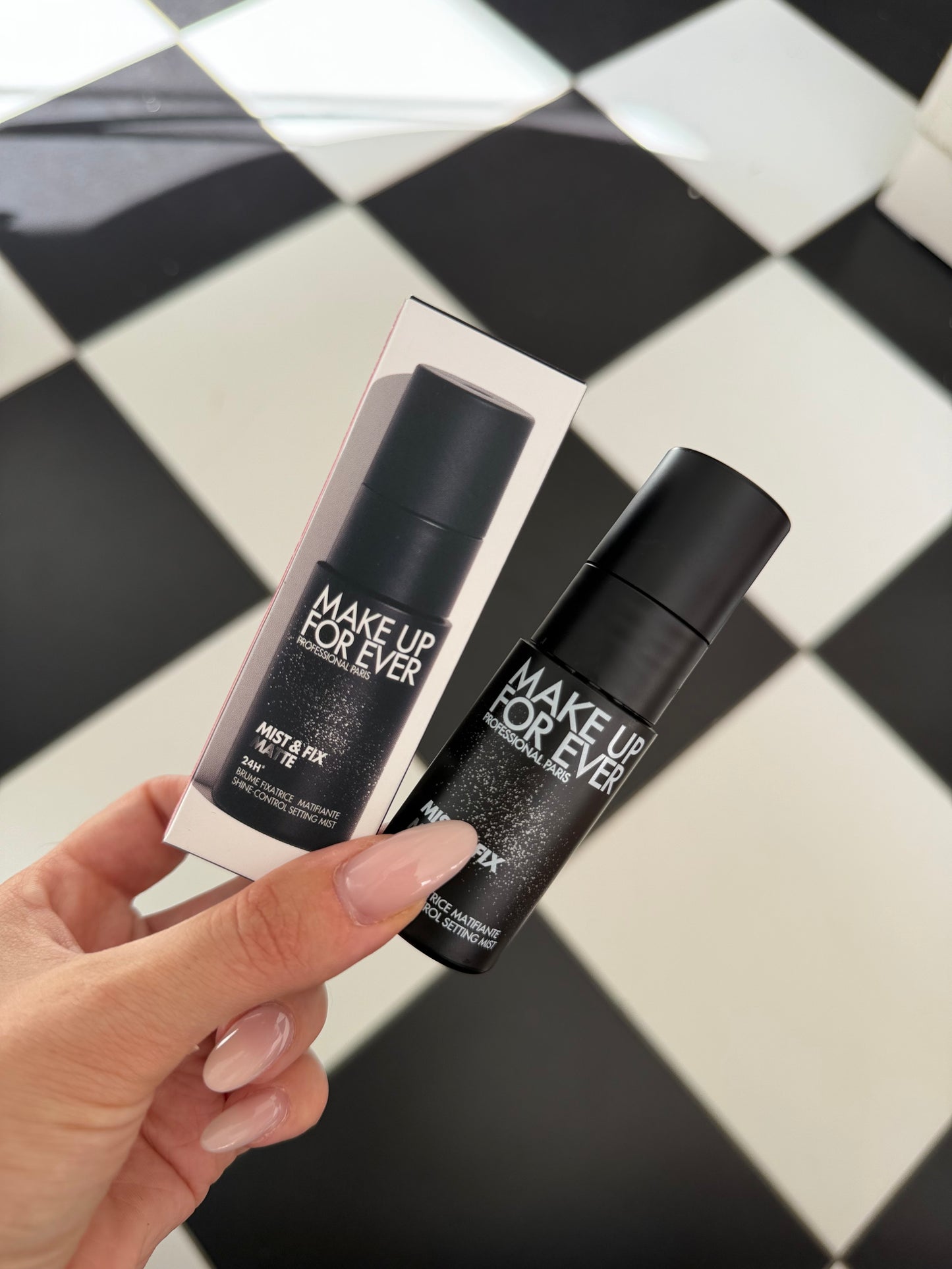 MAKE UP FOR EVER
Mist & Fix 24H Hydrating Setting Spray Mini