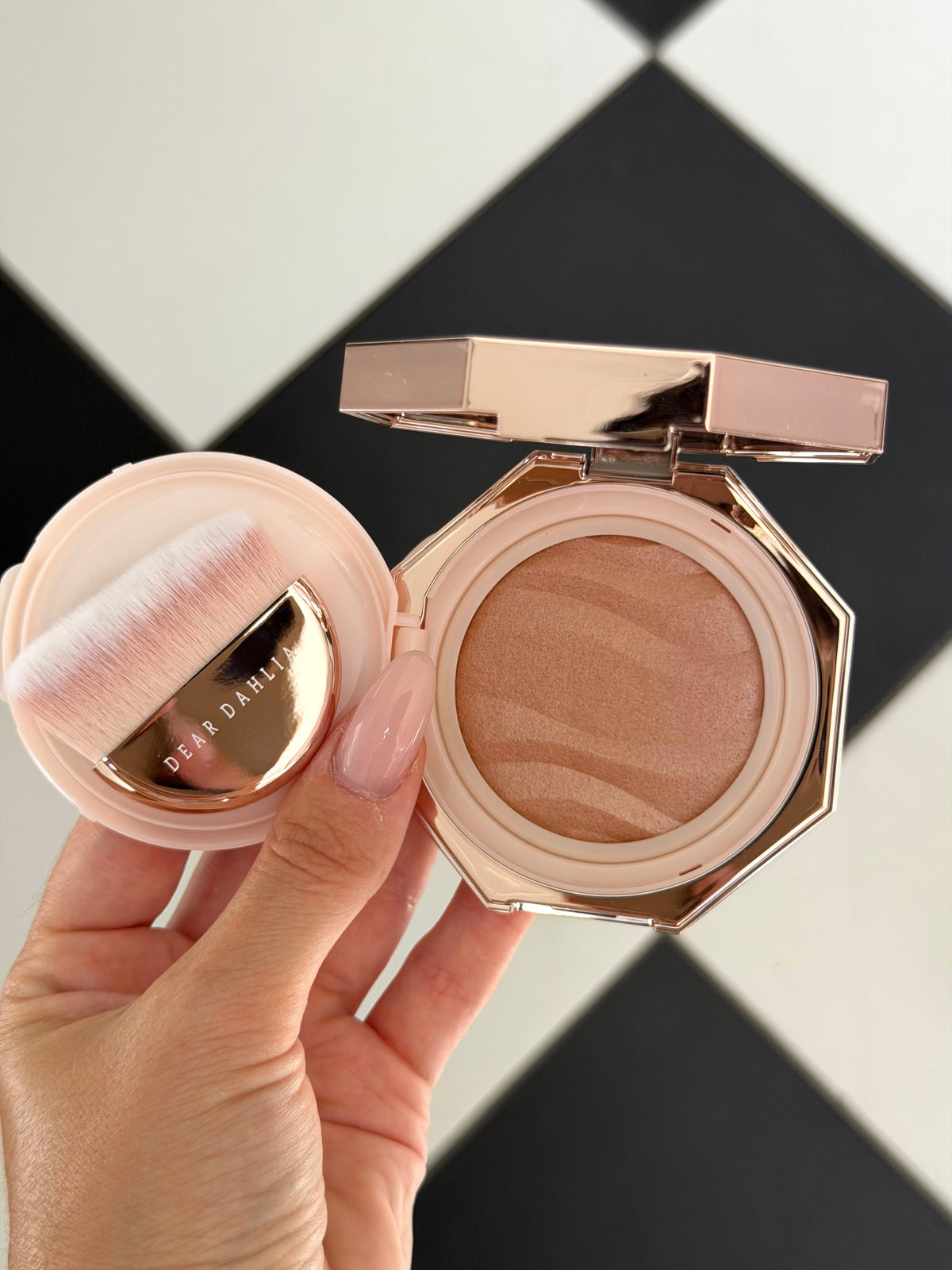 DEAR DAHLIA Blooming Edition
Endless Glow Illuminator - Highlighter