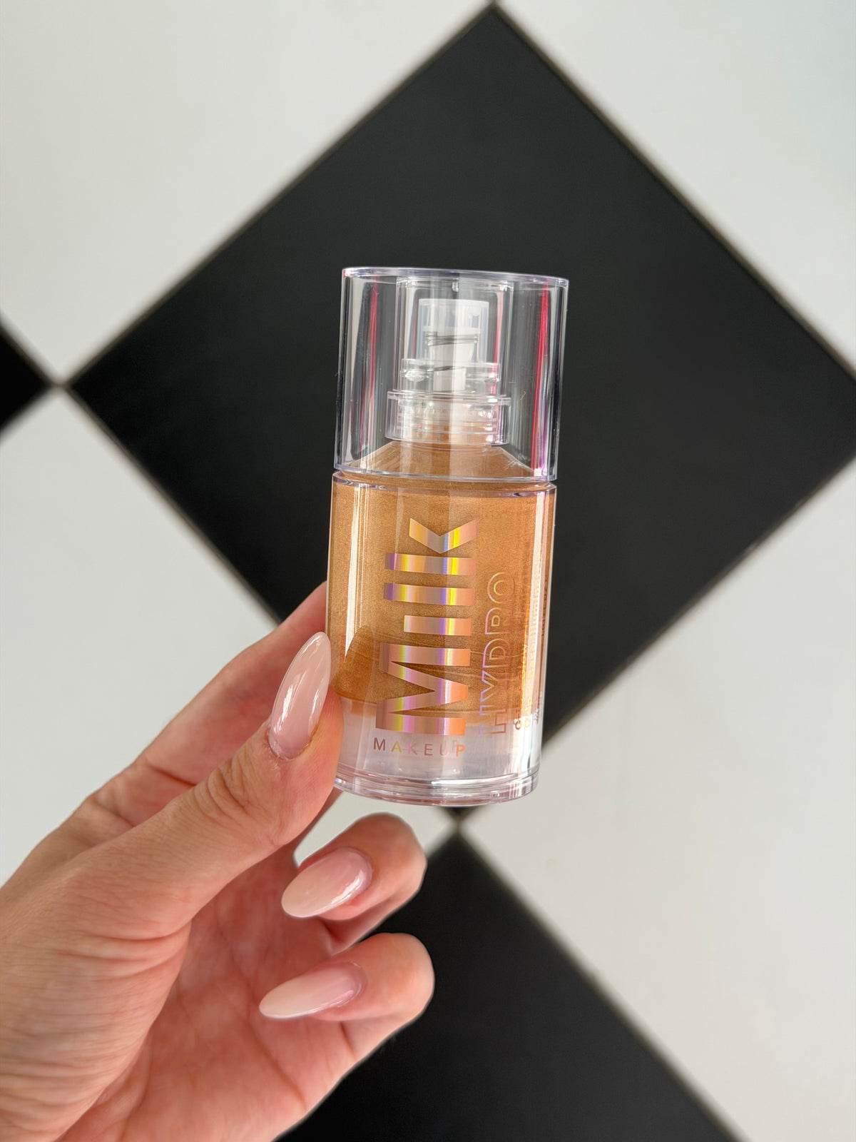 MILK MAKEUP Hydro Grip + Glow Primer
Illuminating Primer