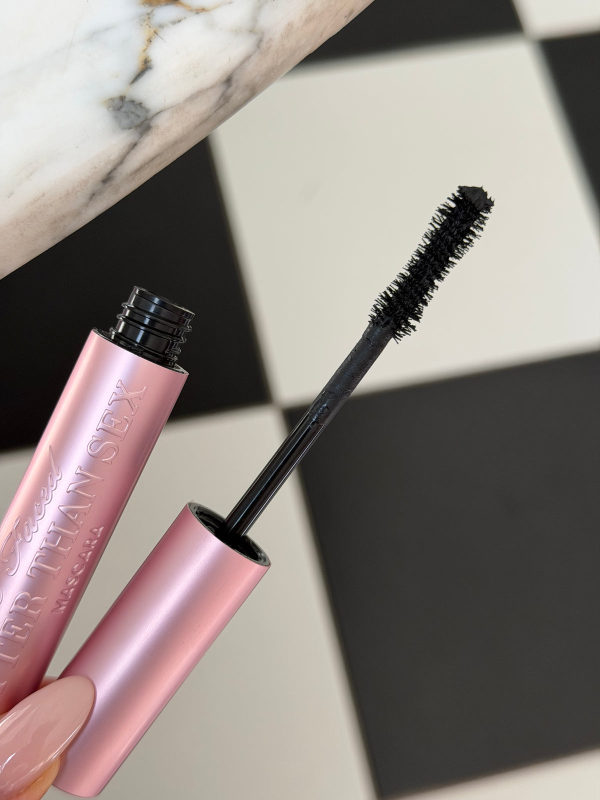TOO FACED Better Than Sex Volumizing Mascara - Black
Dramatic Volume & Longer Lashes