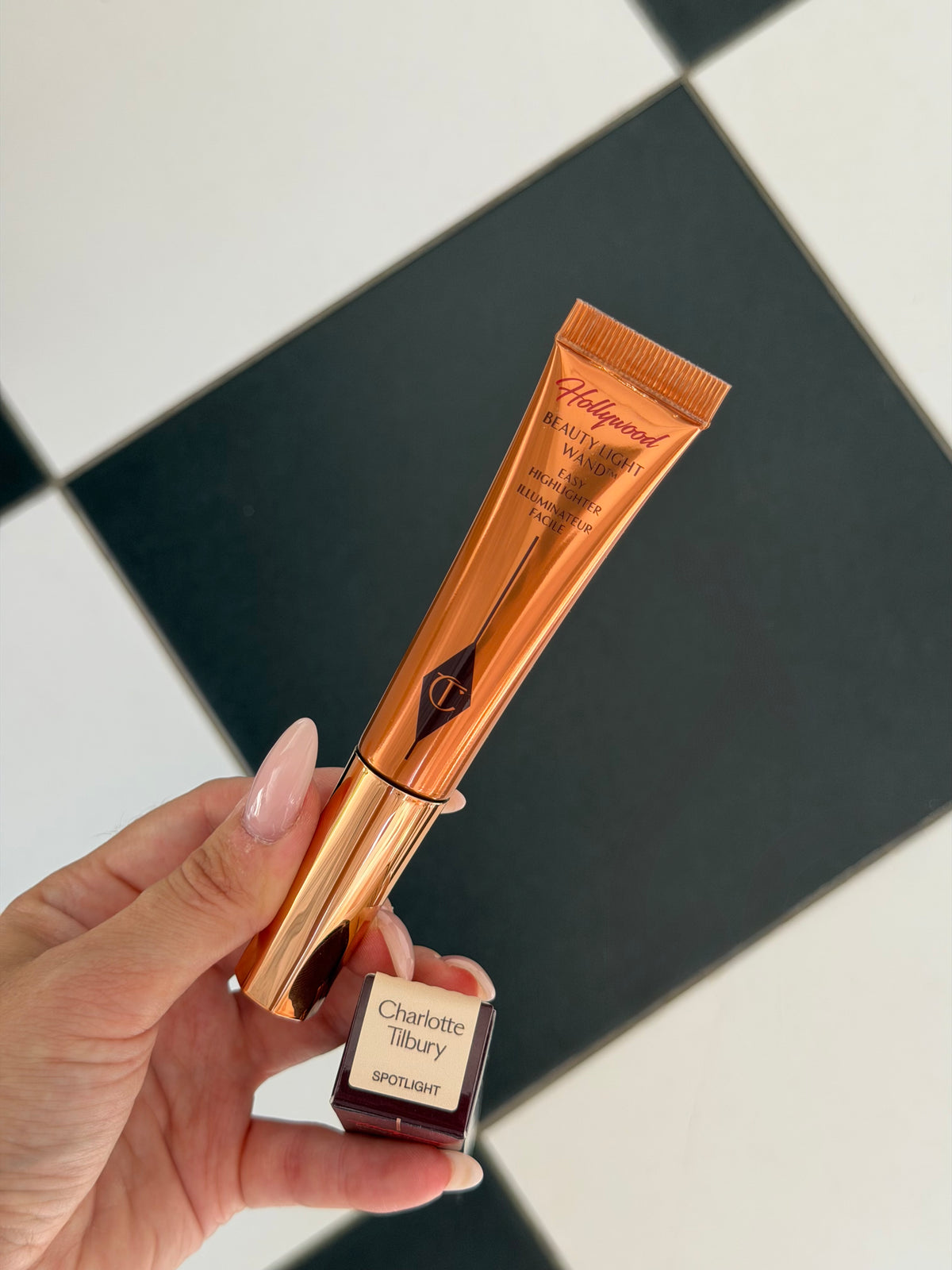 CHARLOTTE TILBURY
Hollywood Beauty Light Wand Liquid Highlighter - Spotlight