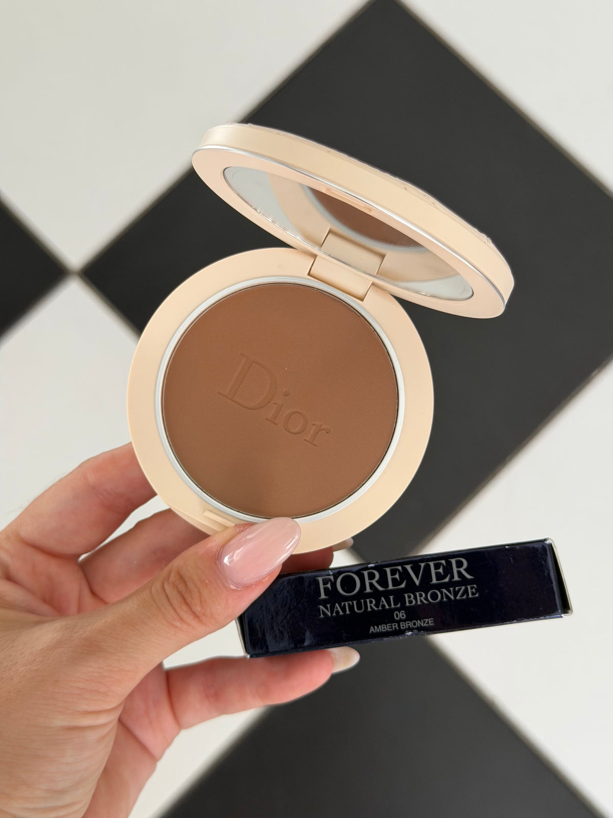 DIOR Forever Natural Bronze
Healthy Glow Bronzing Powder (06)