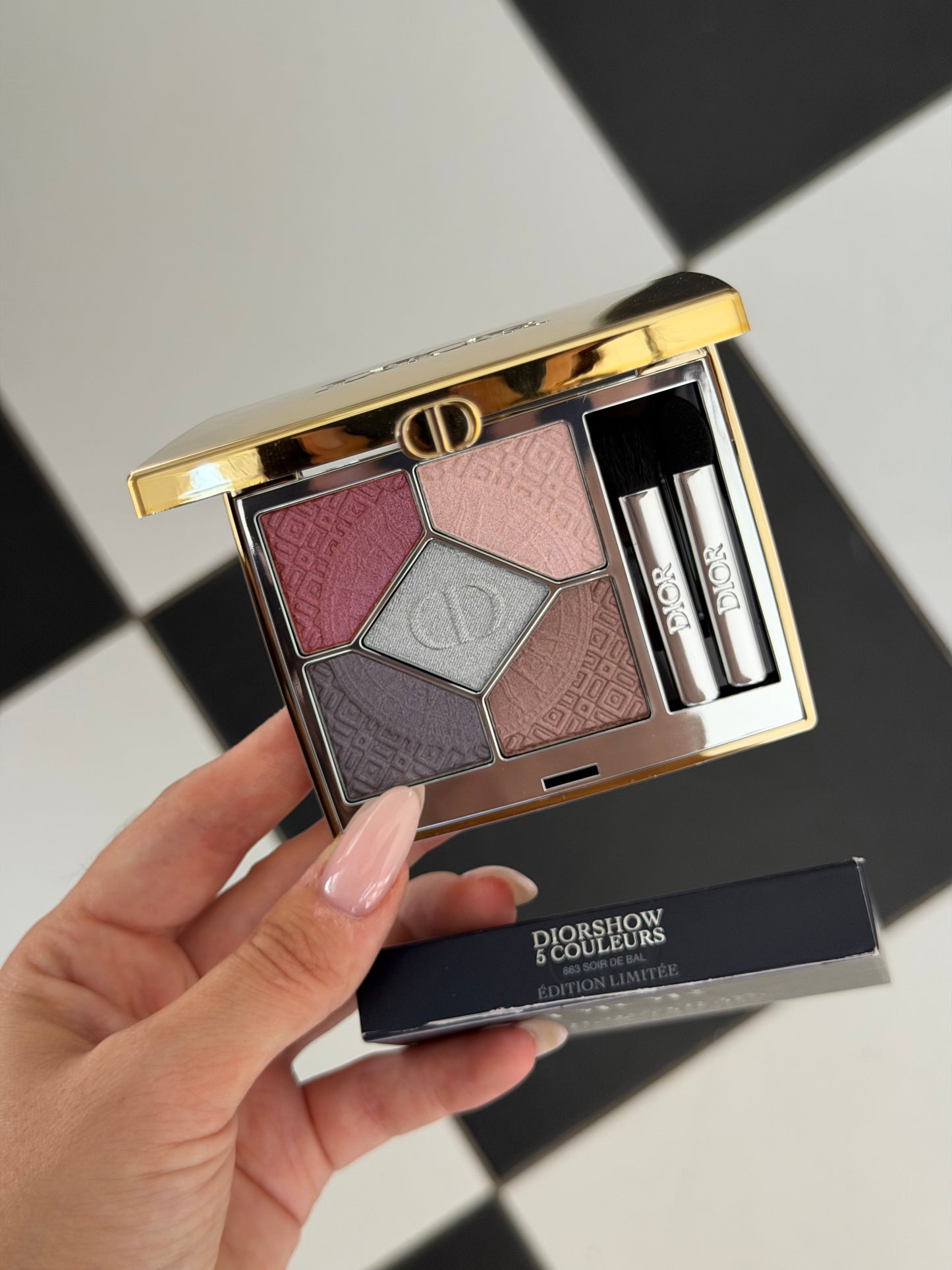 DIOR Diorshow 5 Couleurs - Limited Edition (863)
High-Color Eyeshadow Wardrobe - Longwear Creamy Powder Palette