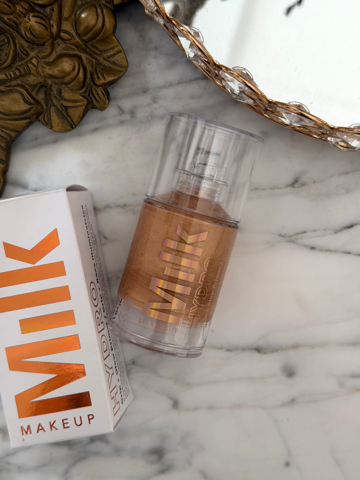 MILK MAKEUP Hydro Grip + Glow Primer
Illuminating Primer