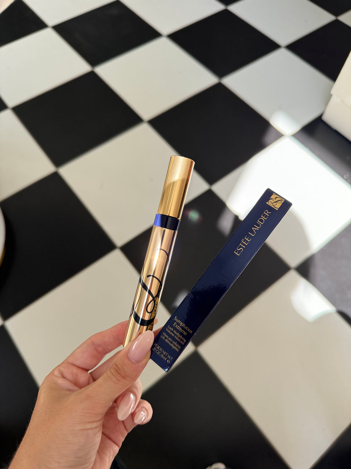 ESTEE LAUDER Sumptuous Extreme
Lash Multiplying Volume Mascara