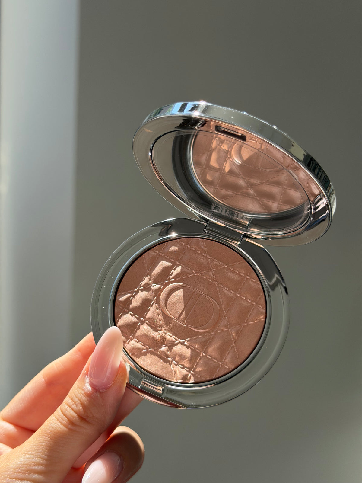 DIOR Forever Glow Luminizer - Illuminating Powder For Face (02)