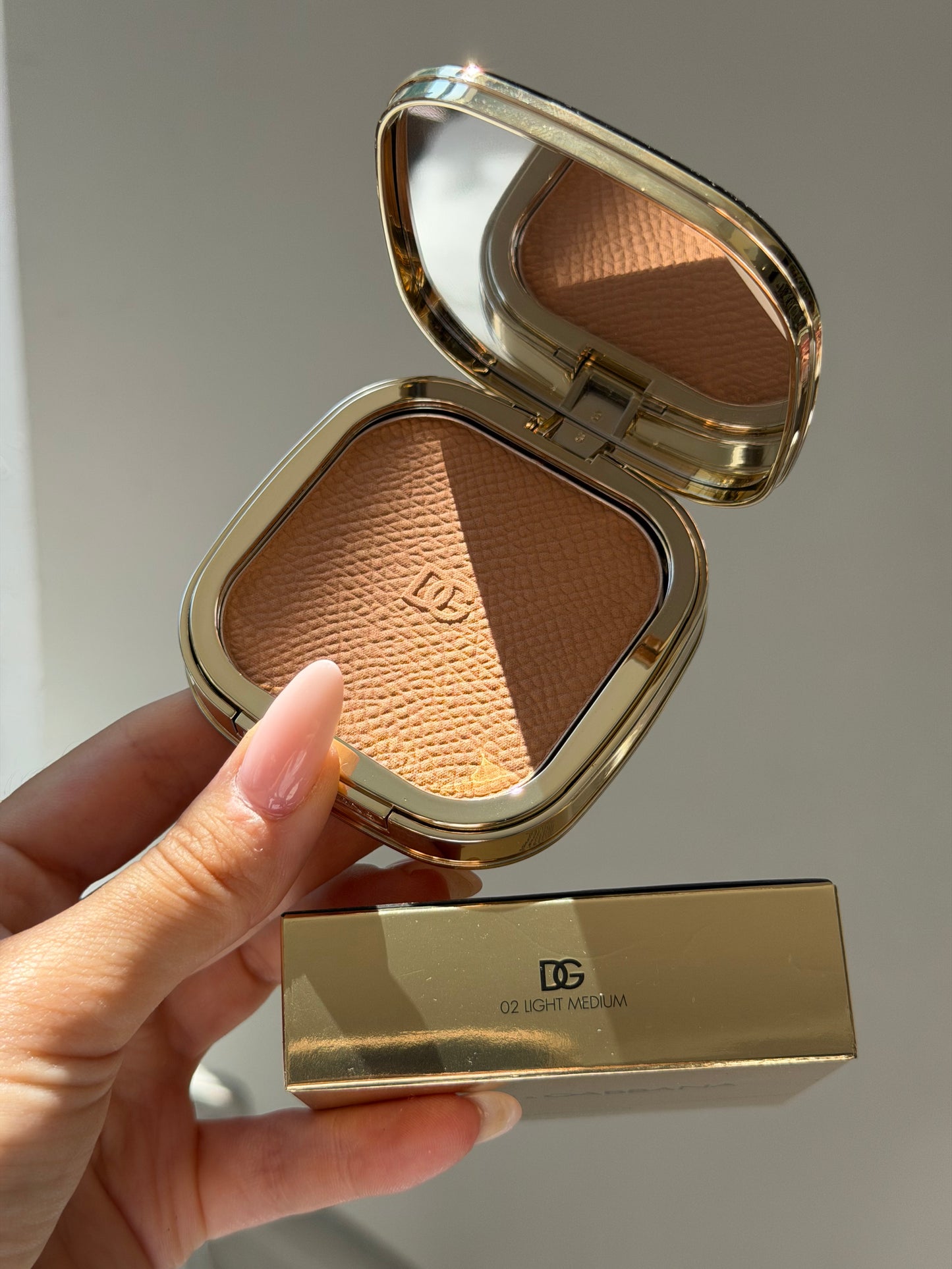 DOLCE&GABBANA Face&Eyes Match
Lasting Bronzer & Eyeshadow Powder (02)