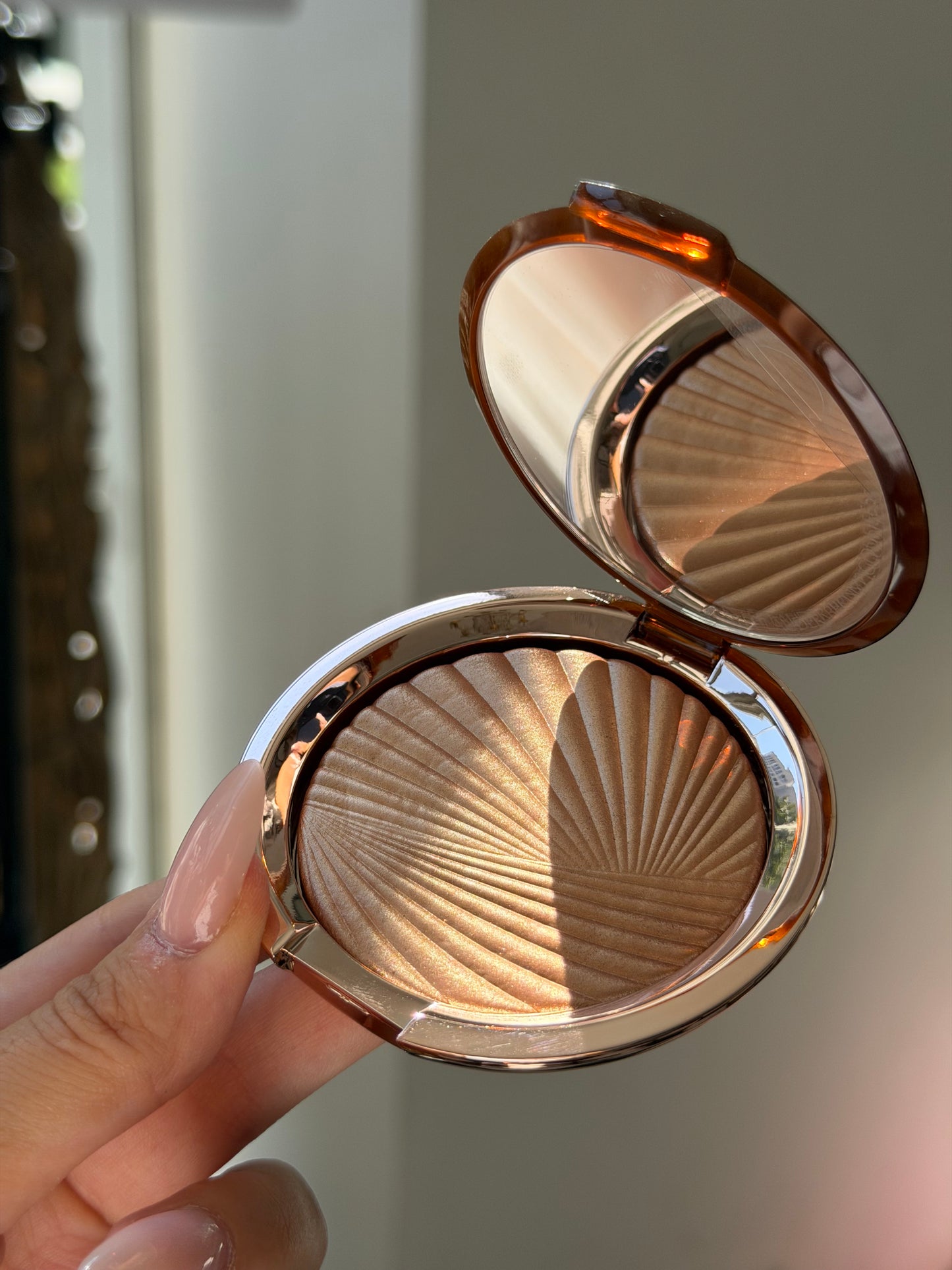 ESTÉE LAUDER Bronze Goddess
Highlighting Powder Gelée (02)