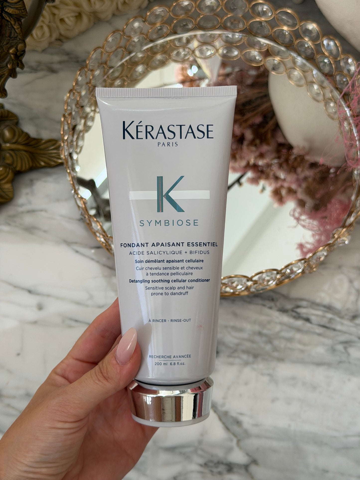 KERASTASE Fondant Apaisant Essentiel
Dentaling Soothing Cellular Conditioner For Sensitive Scalp And Hair Prone To Dandruff
