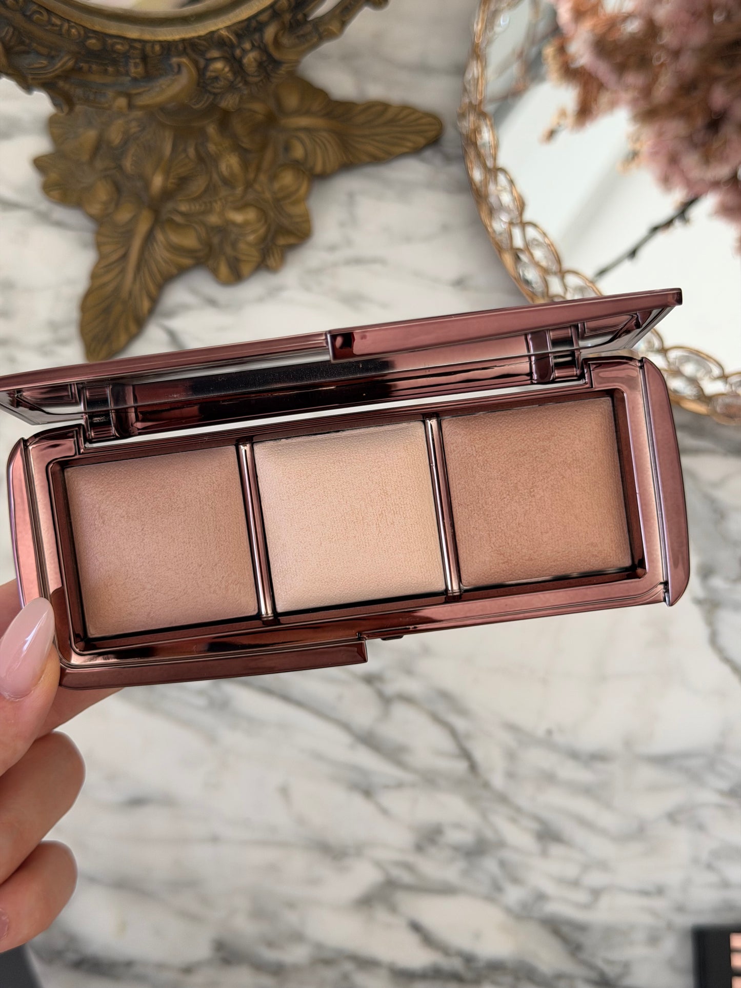 HOURGLASS Ambient Lighting Palette