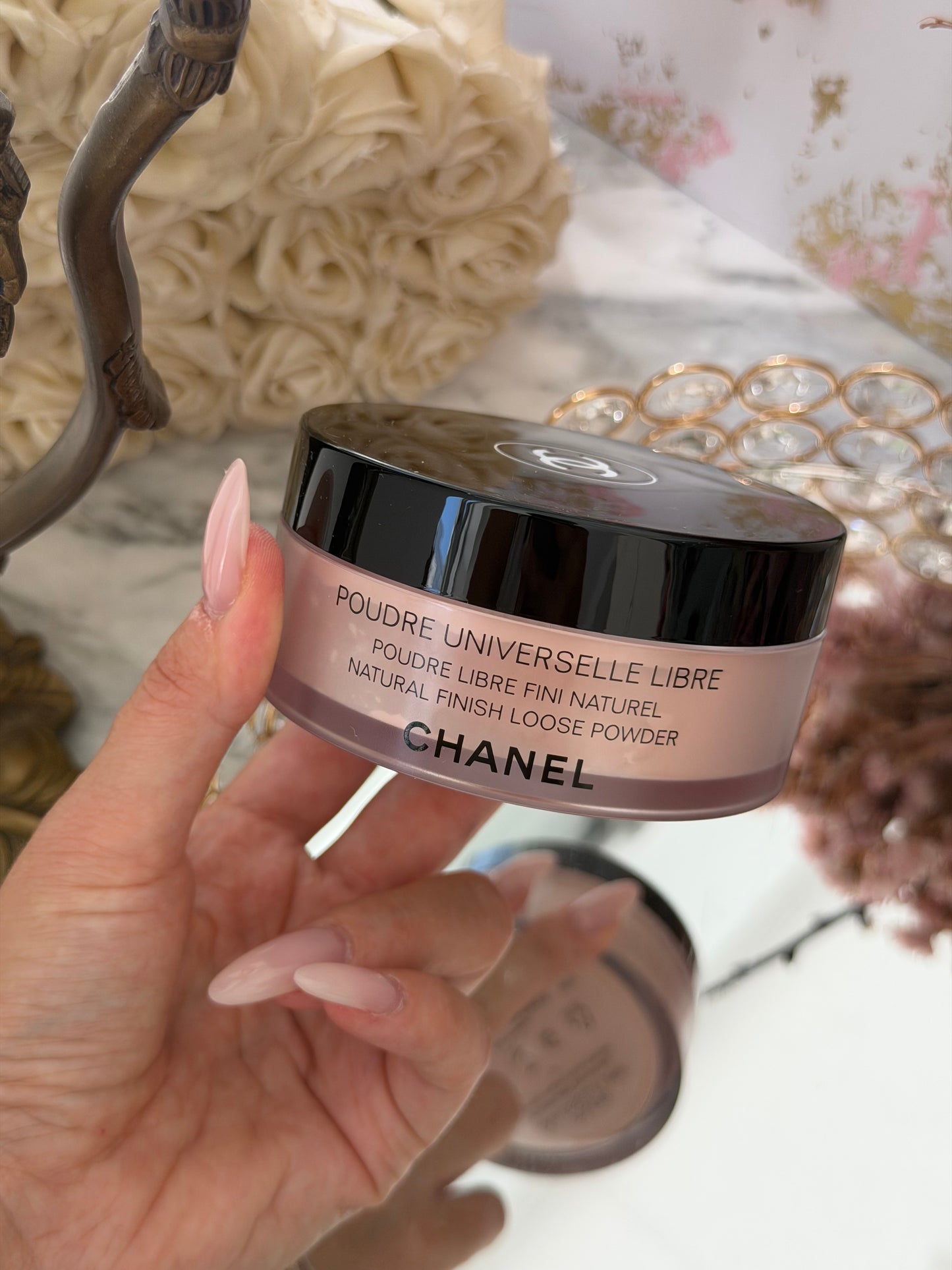 CHANEL Poudre Universelle Libre
Natural Finish Loose Powder (12)