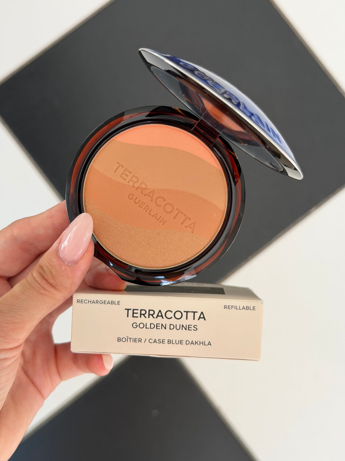 GUERLAIN Terracotta Golden Dunes
The Sun-Kissed Healthy Glow Powder Limited Edition - Case Blue Dakhla