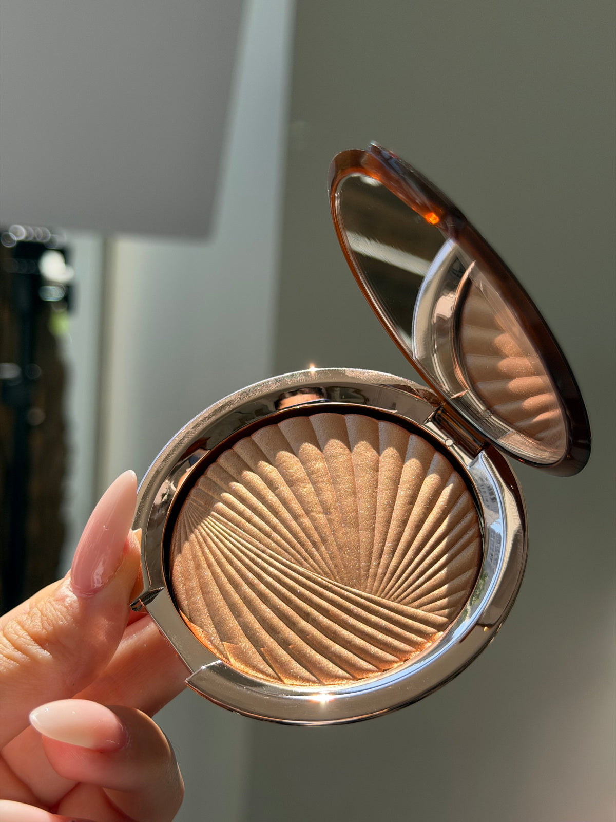 ESTÉE LAUDER Bronze Goddess
Highlighting Powder Gelée (02)