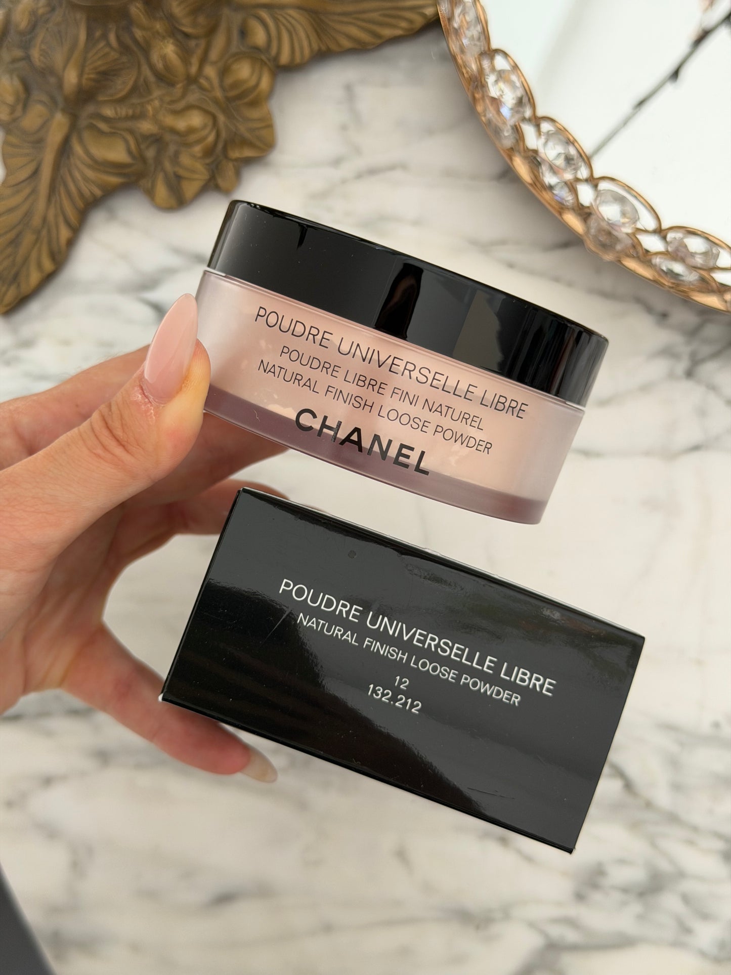CHANEL Poudre Universelle Libre
Natural Finish Loose Powder (12)