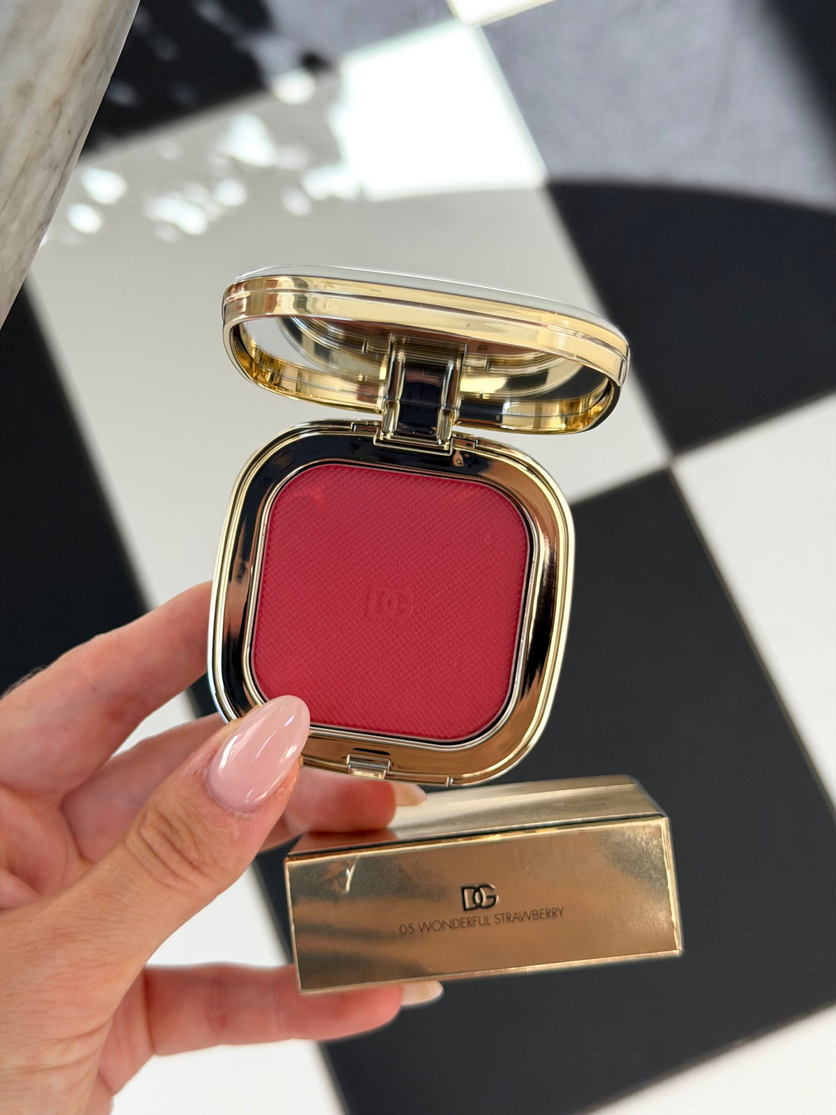DOLCE & GABBANA
Cheek&Eyes Match - Lasting Blush & Eyshadow Powder (05)