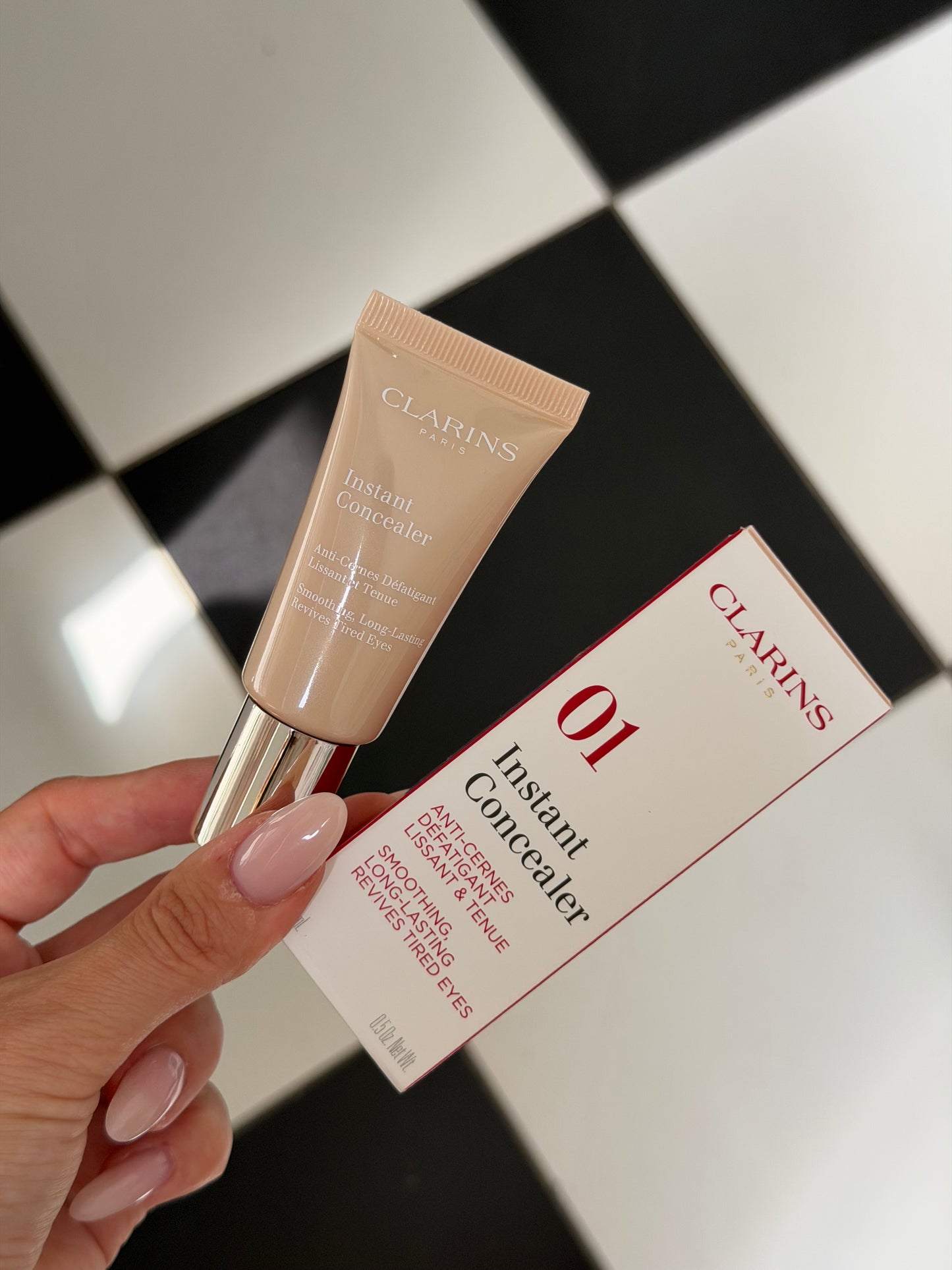 CLARINS Instant Concealer (01) Smoothing, Long-Lasting Revives Tired Eyes