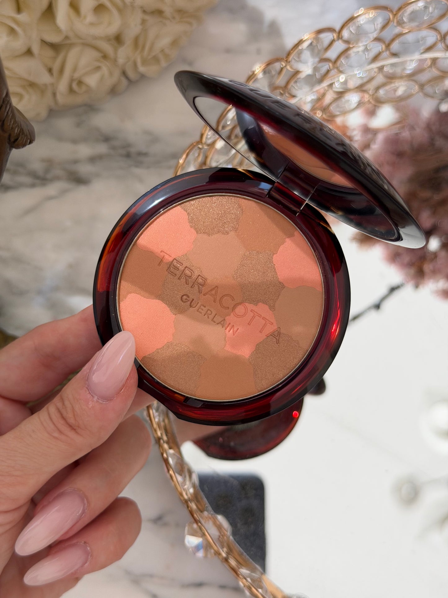 GUERLAIN Terracotta Light The Sun-Kissed Natural Healthy Glow Powder (03)
Soft & Blushing Long-Lasting