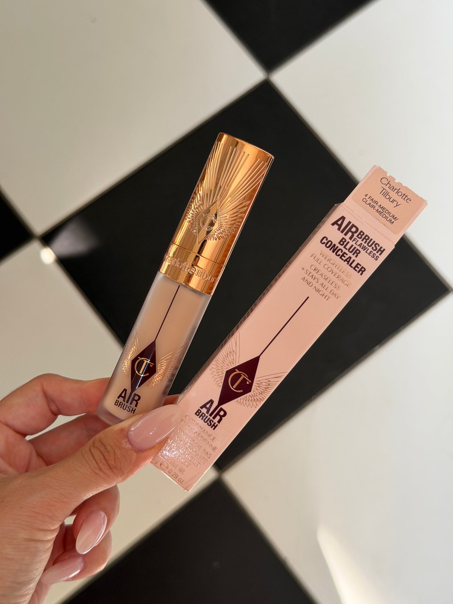 CHARLOTTE TILBURY Airbrush Flawless Blur Concealer (4)
Hydrating, Full-Coverage And 24-Hour Creaseless Wear