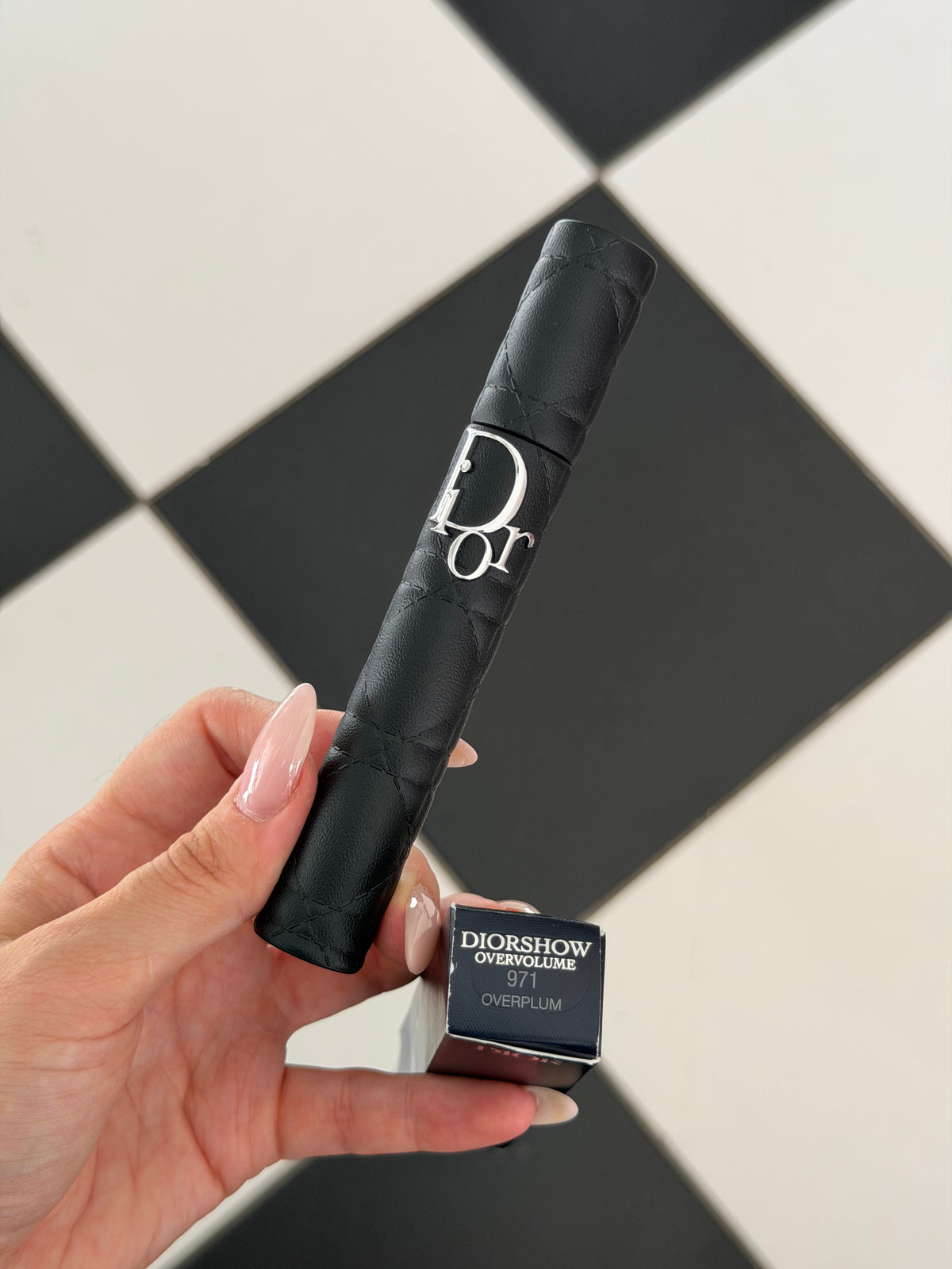 DIOR Diorshow Overvolume (971)
24-Hour Extreme Volume Mascara – Lash-by-Lash Fan Effect