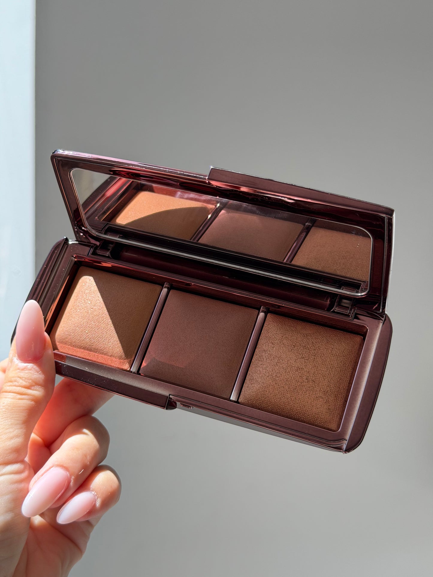 HOURGLASS Ambient Lighting Palette - Volume III