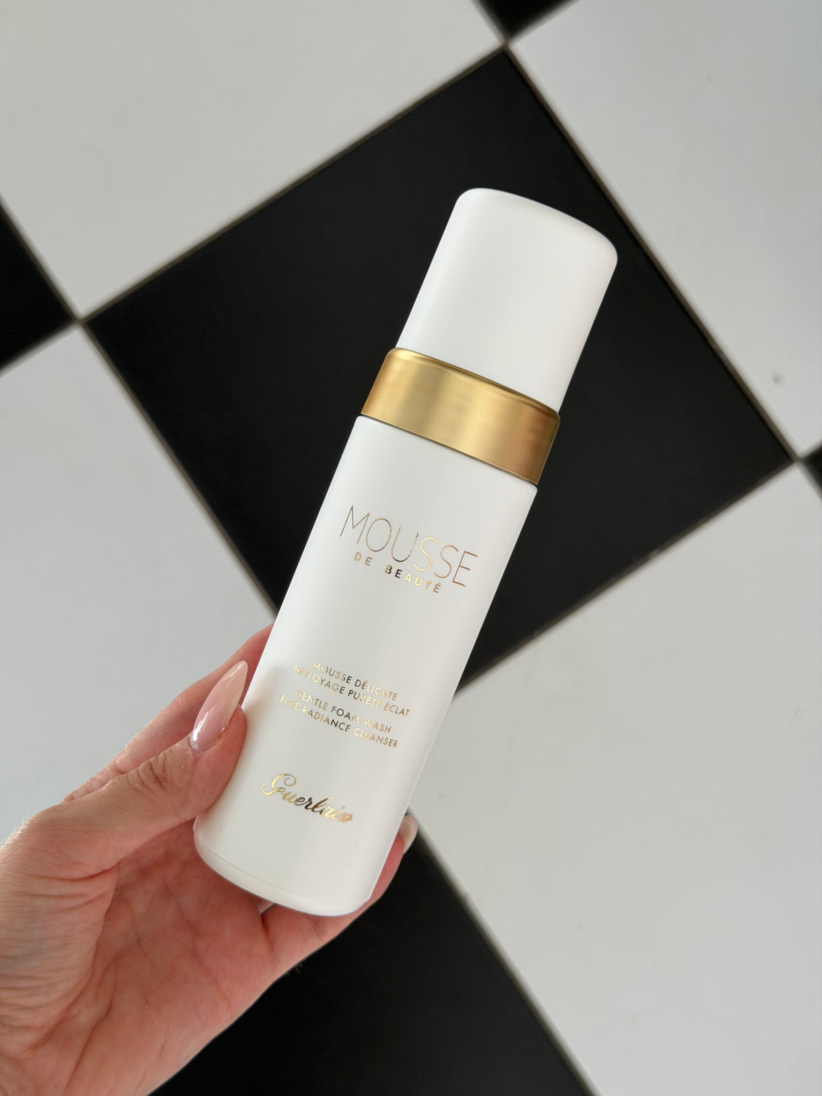 GUERLAIN Mousse De Beauté
Cleansing Foam
Purifies And Illuminates