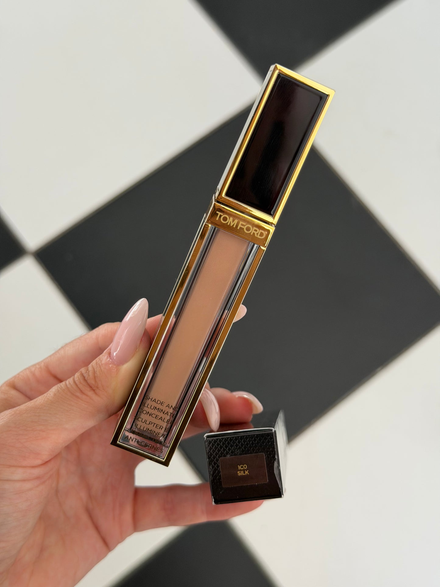 TOM FORD Shade And Illuminate Concealer (1C0)