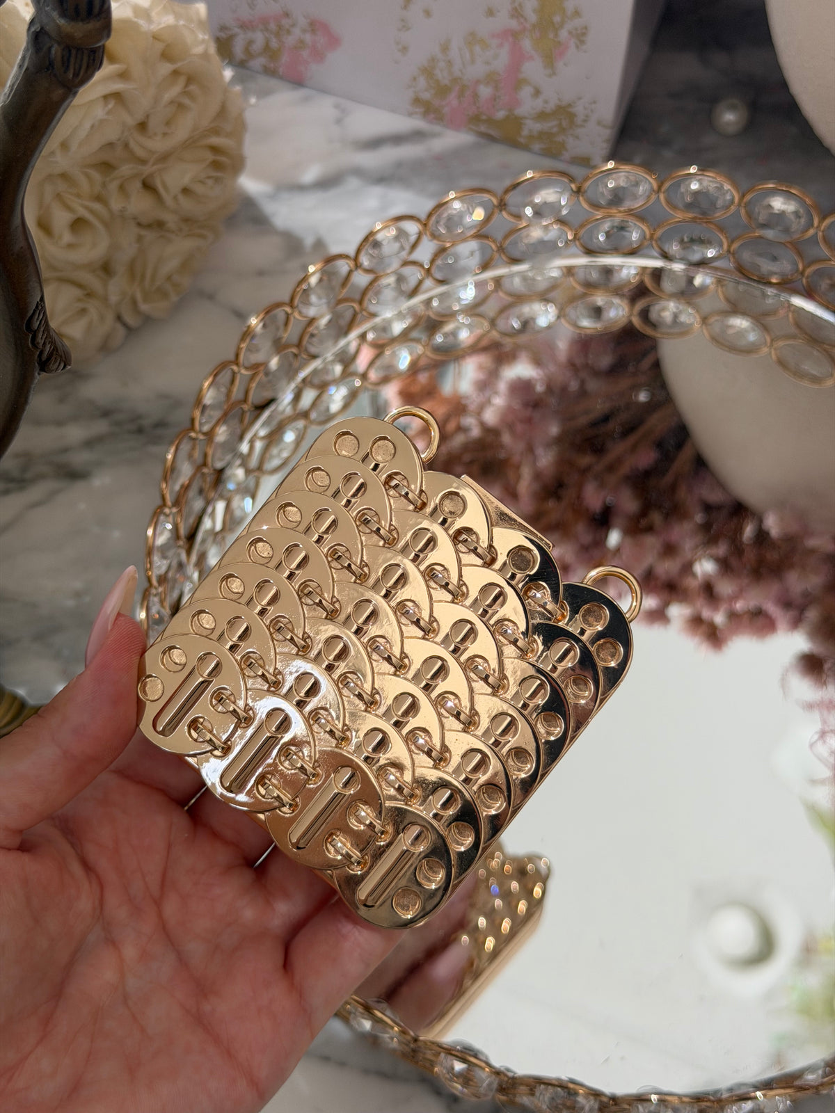 PACO RABANNE 1969 Makeup Clutch
Ultra-Shiny, All-Over Luminizer, Second Skin Comfort