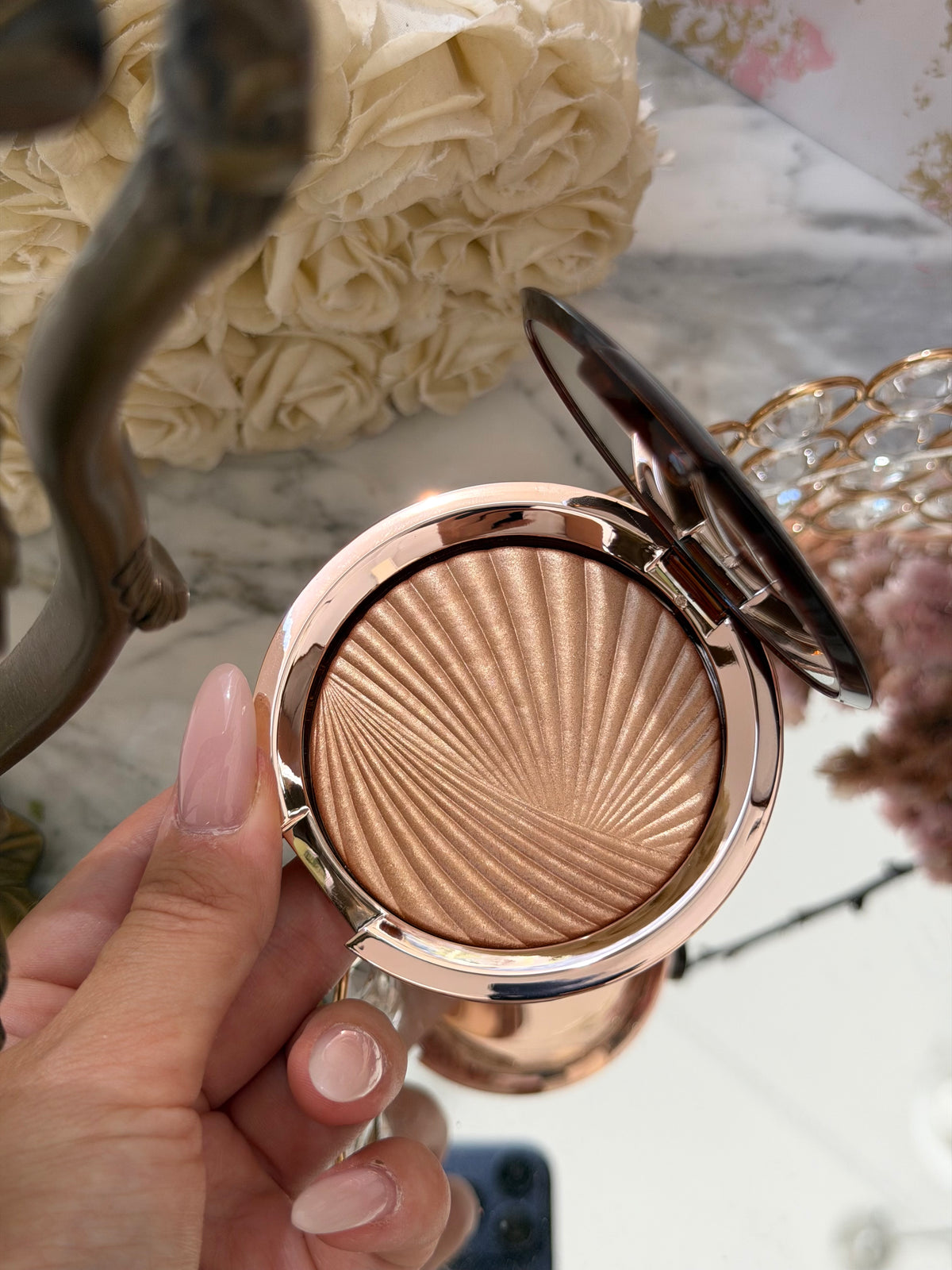 ESTÉE LAUDER Bronze Goddess
Highlighting Powder Gelée (02)