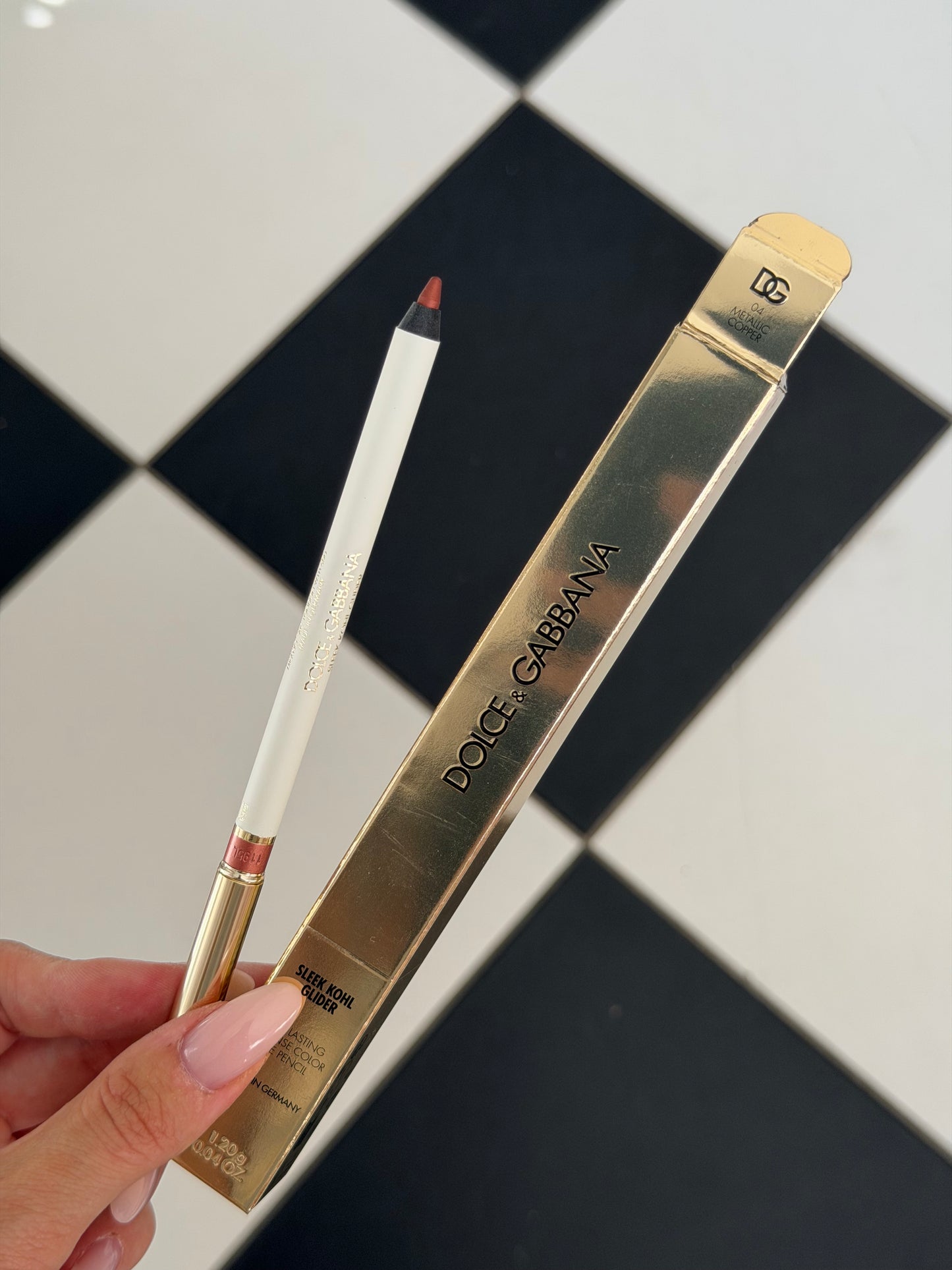 DOLCE&GABBANA Sleek Khol Glider 
10H Lasting Intense Color Eye Pencil (04)
