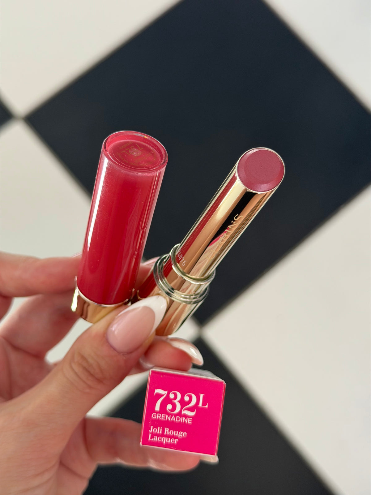 CLARINS
Joli Rouge Lacquer (732L)
