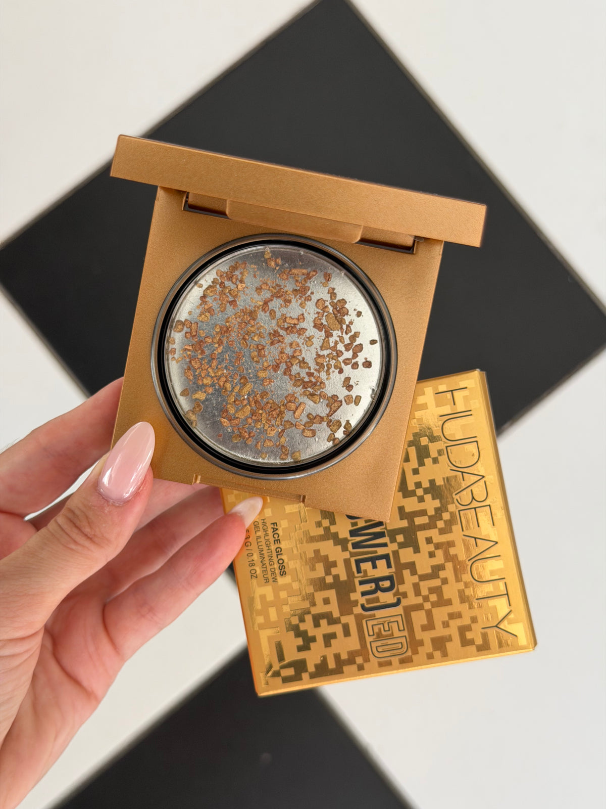 HUDA BEAUTY Empowered Face Gloss Highlighting Dew - Glow Energy