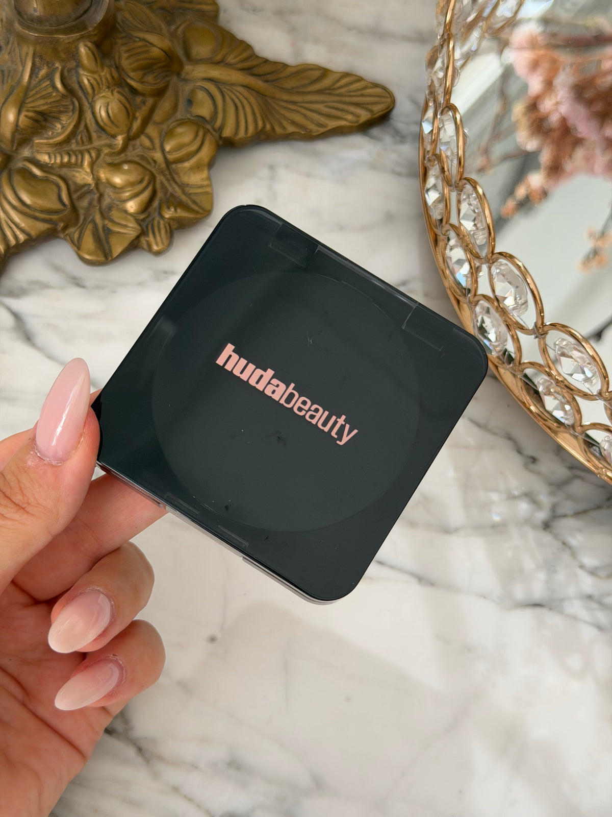 HUDA BEAUTY Easy Bake Airbrush Matte Pressed Powder - Pound Cake