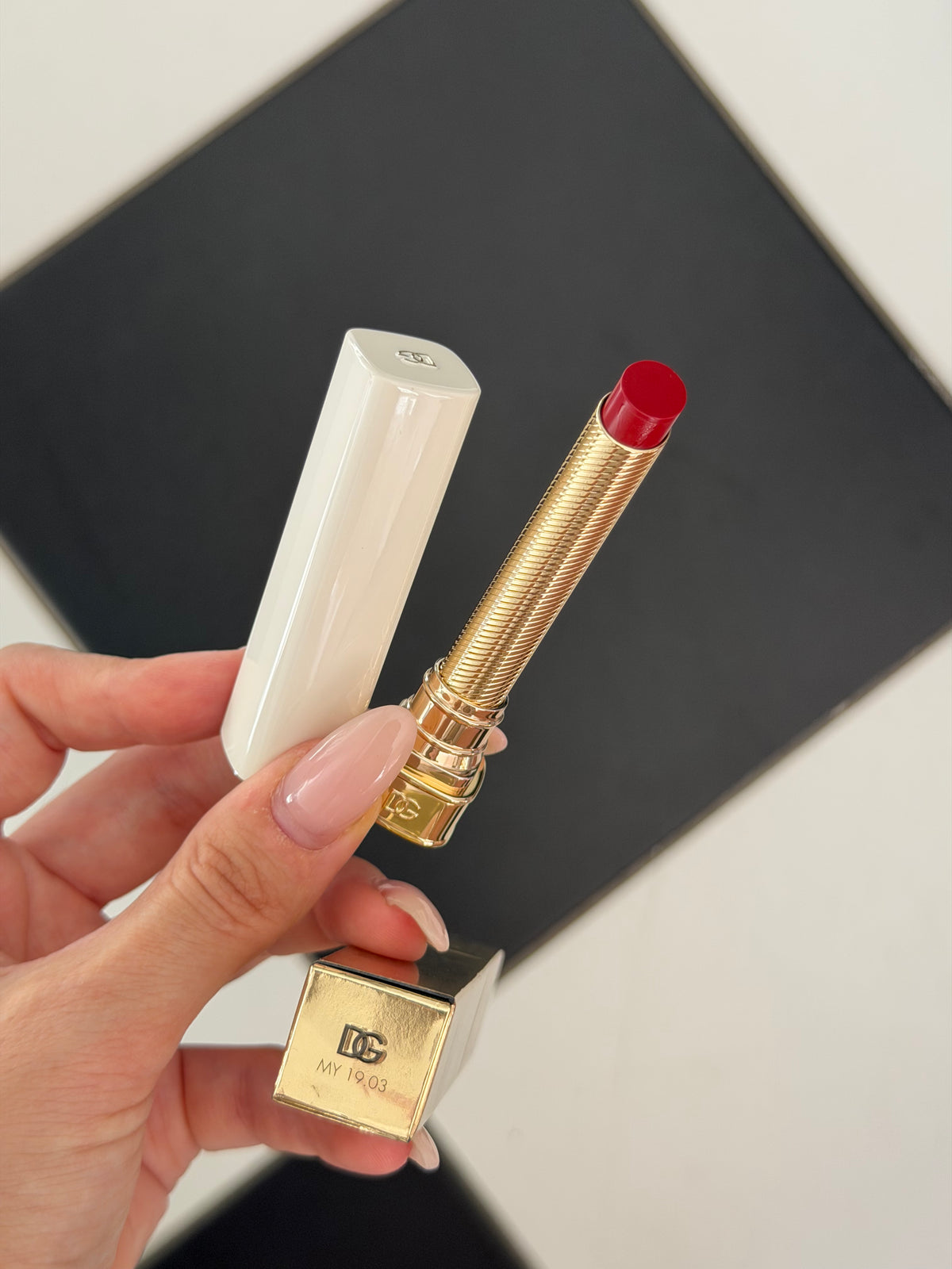 DOLCE&GABBANA My Juicy Sheer Lipstick - My 19.03
Instant Shine & Hydration Lip Stylo