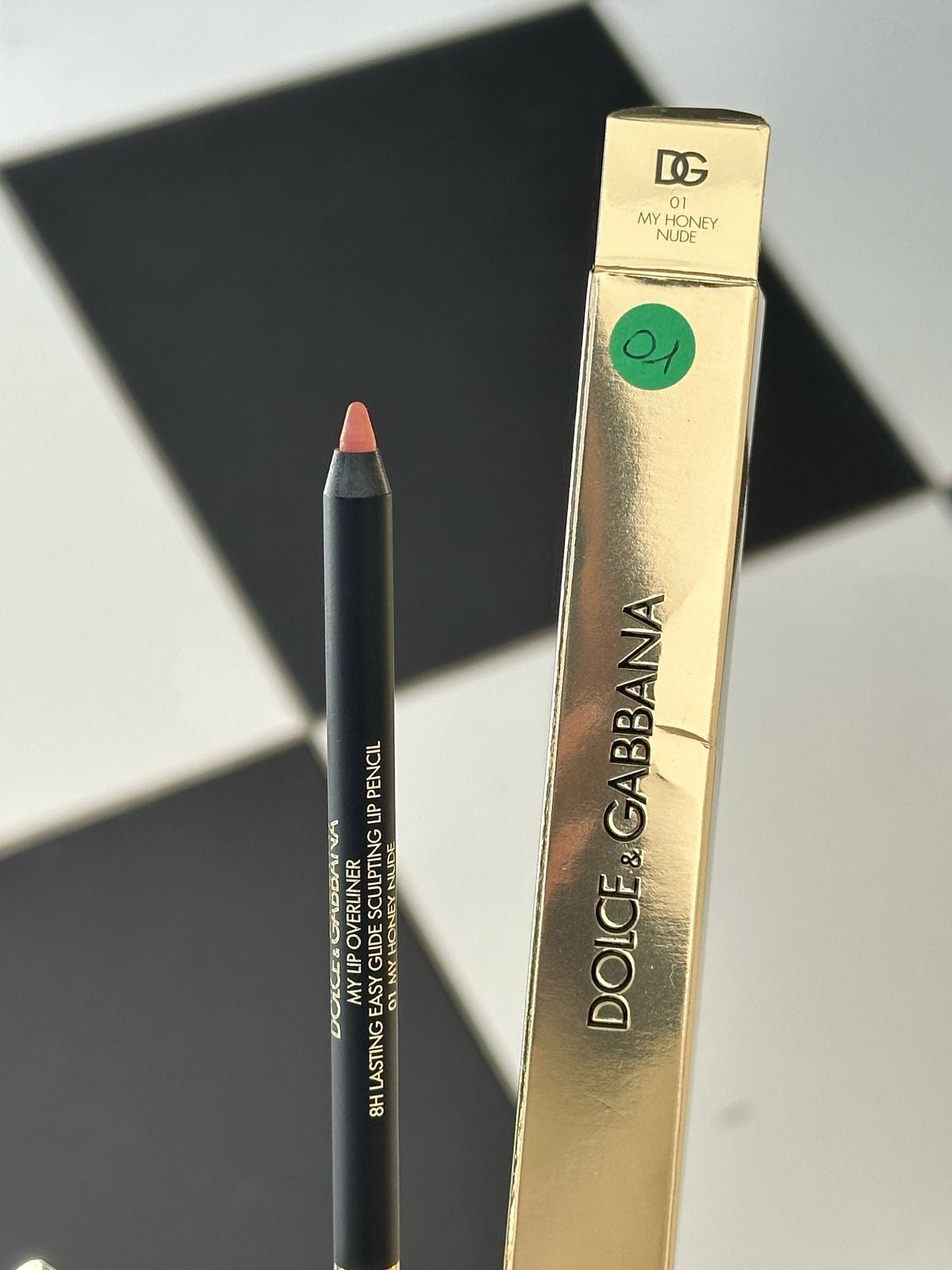 DOLCE&GABBANA My Lip Overliner
8H Lasting Easy Glide Sculpting Lip Pencil (01)