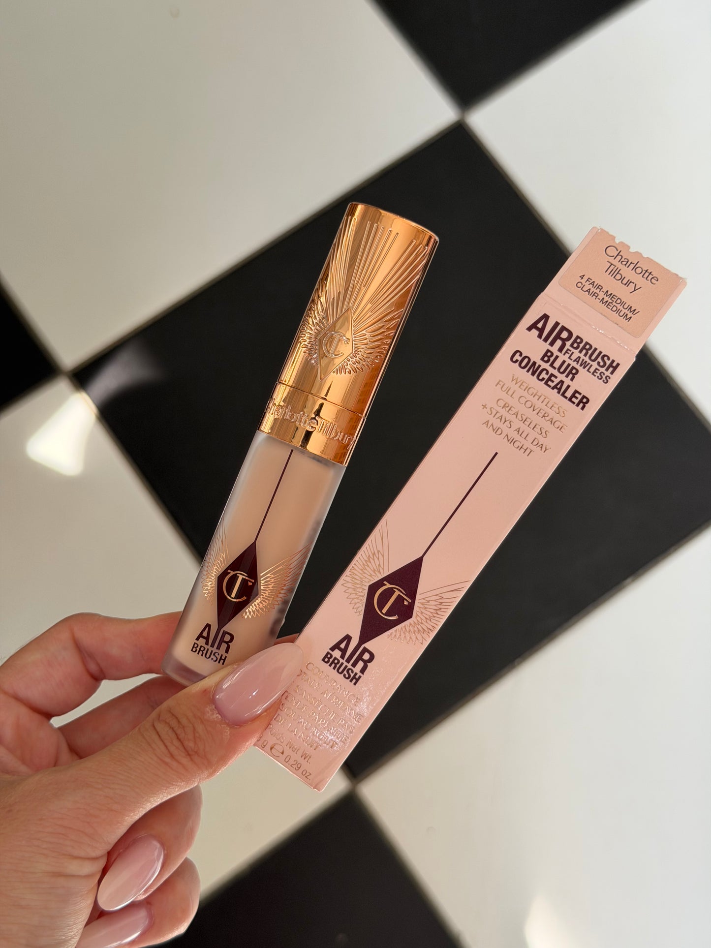 CHARLOTTE TILBURY Airbrush Flawless Blur Concealer (4)
Hydrating, Full-Coverage And 24-Hour Creaseless Wear
