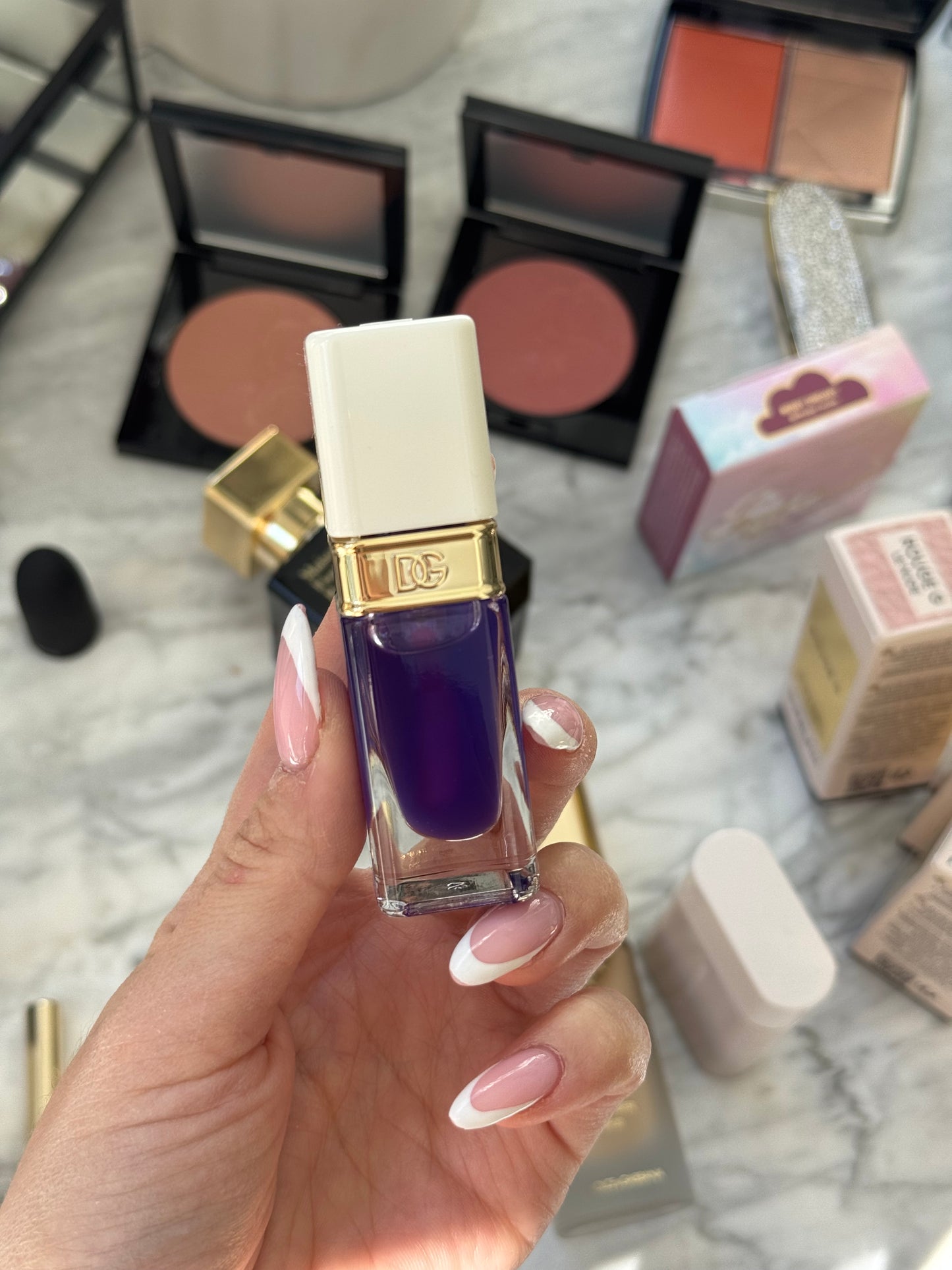 DOLCE&GABBANA Violet Liquid Blush
24H Hydrating Non-sticky pH Reacting