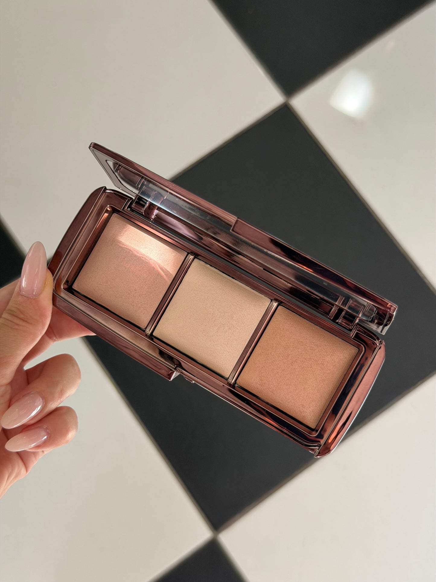 HOURGLASS Ambient Lighting Palette